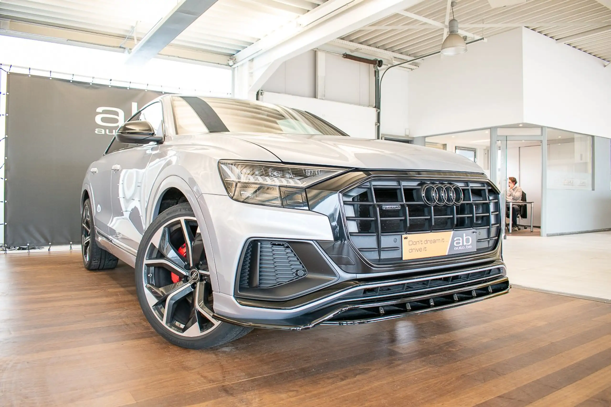 Audi - Q8