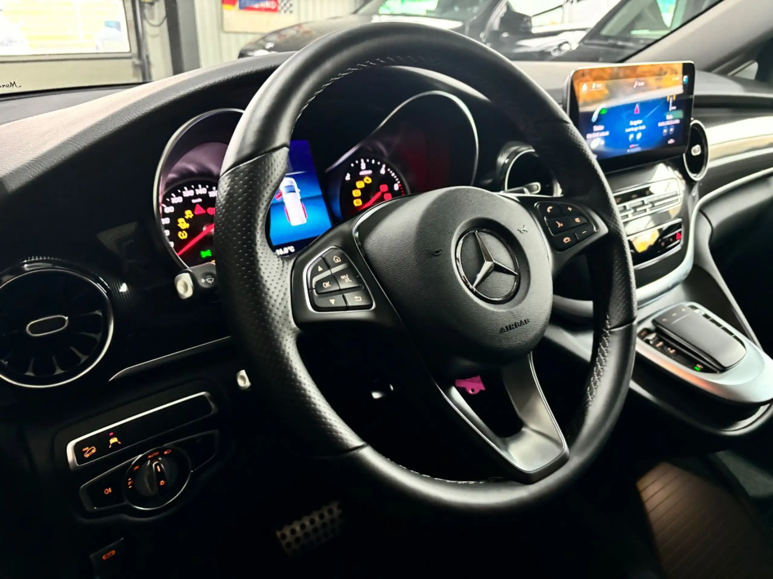 Mercedes-Benz - V 250