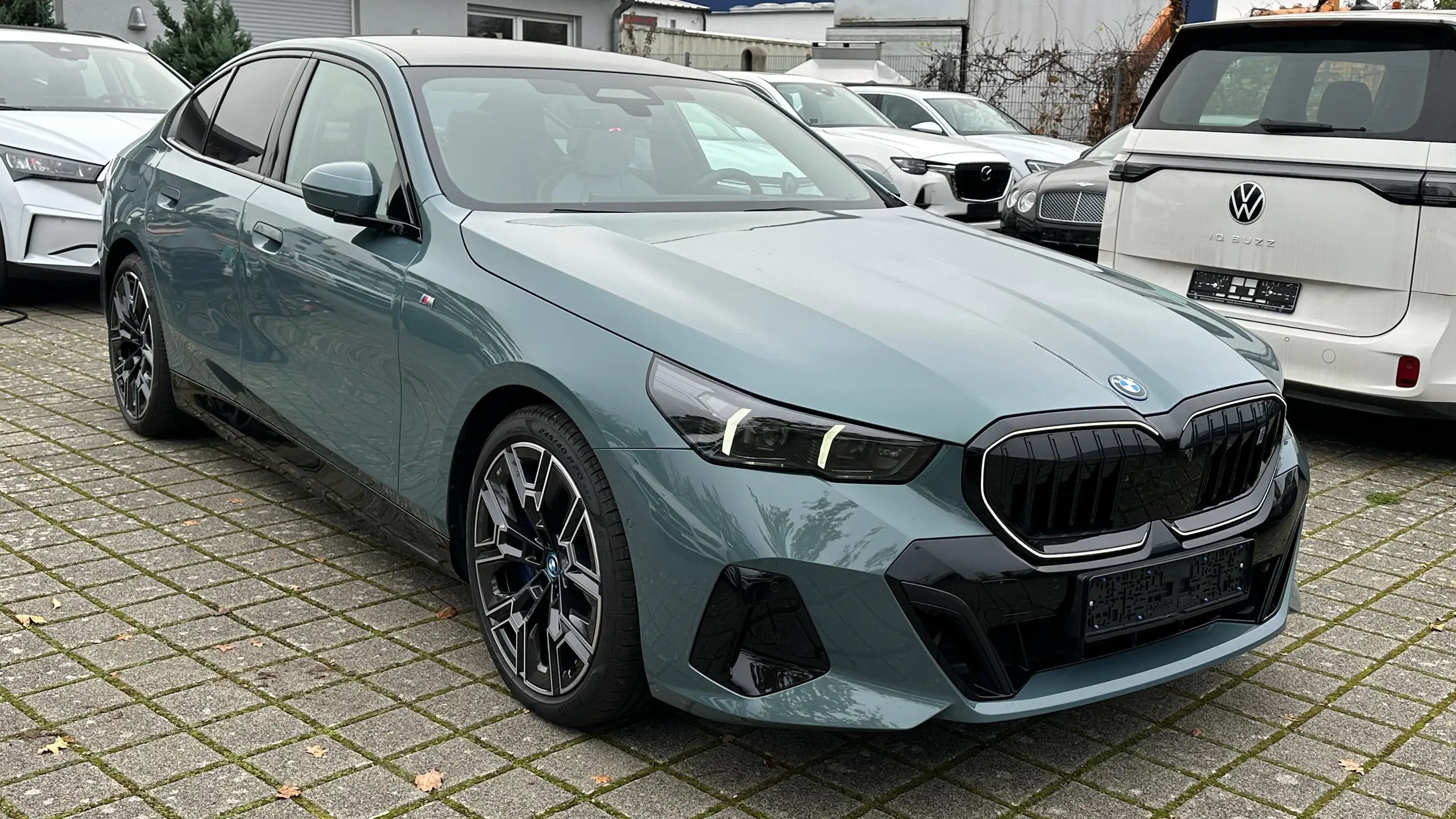 BMW - i5