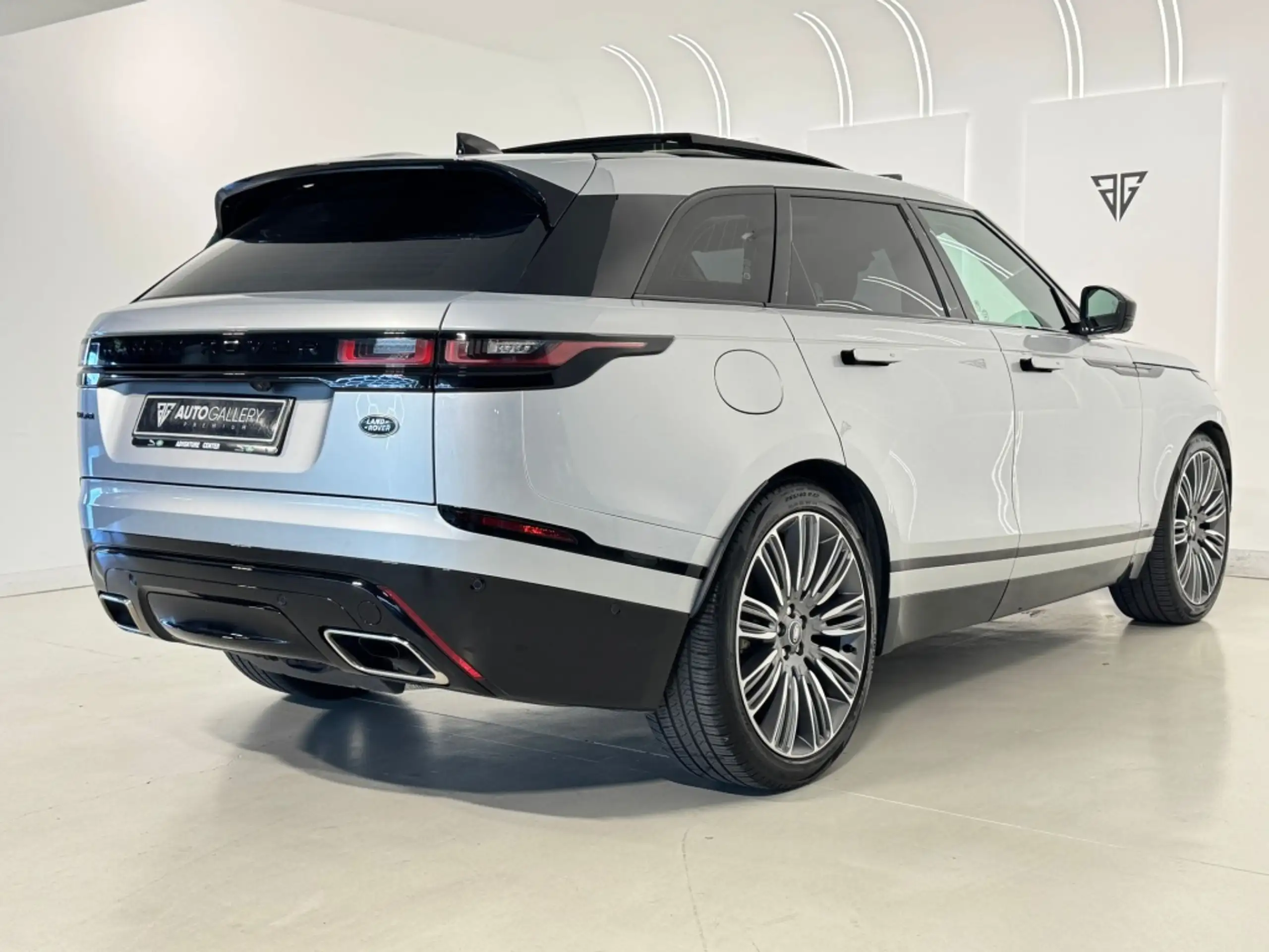 Land Rover - Range Rover Velar