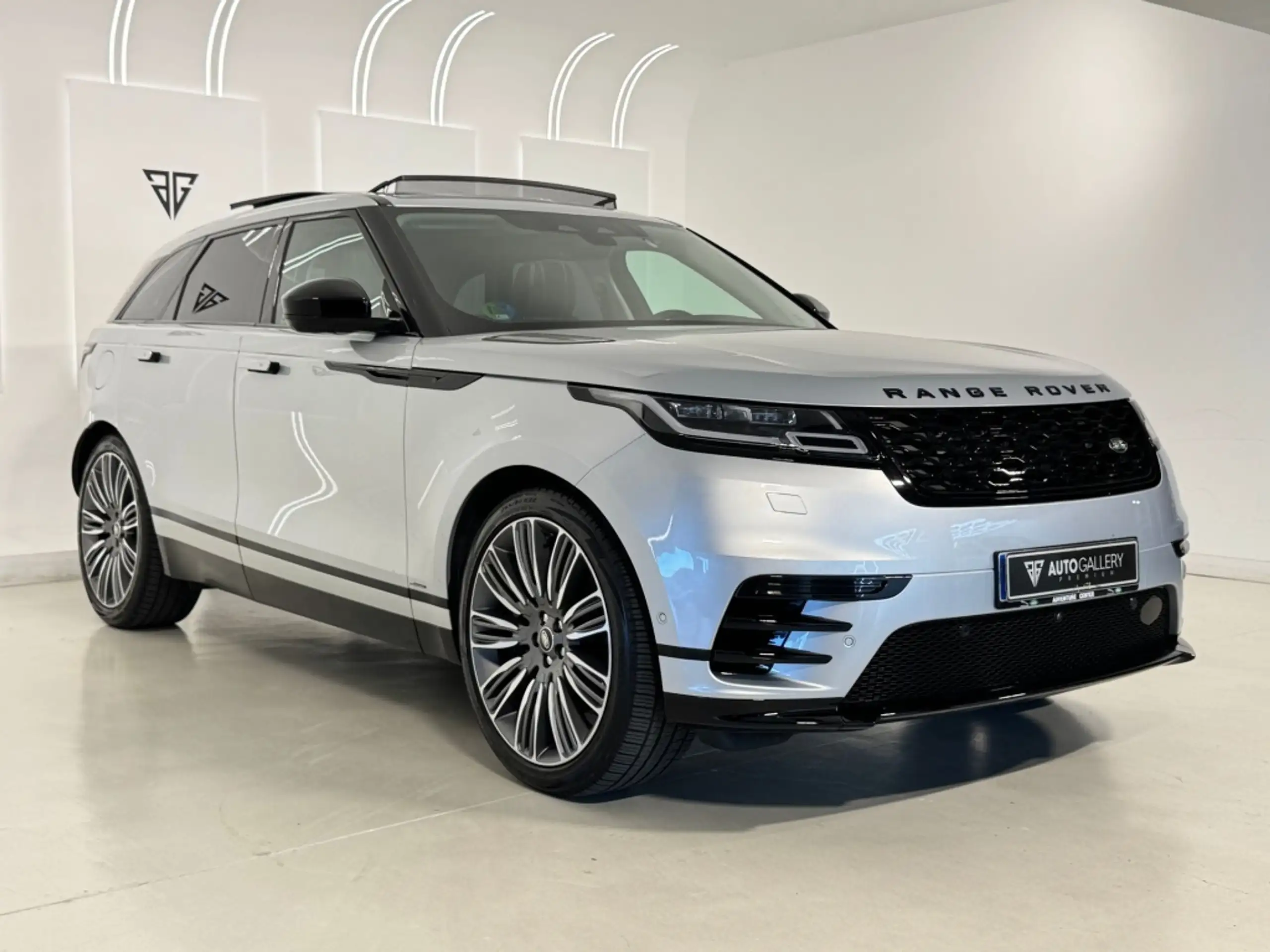 Land Rover - Range Rover Velar