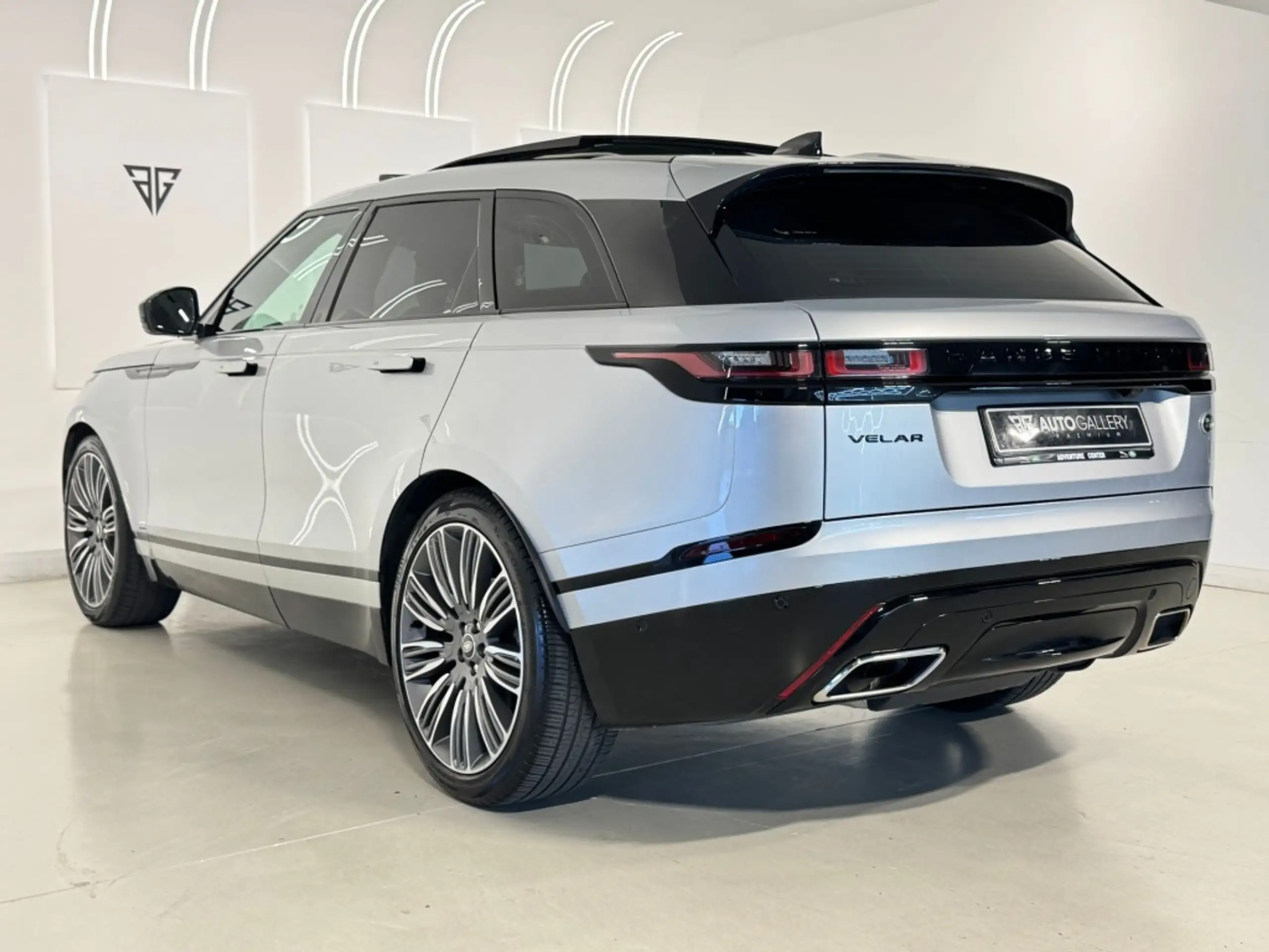 Land Rover - Range Rover Velar