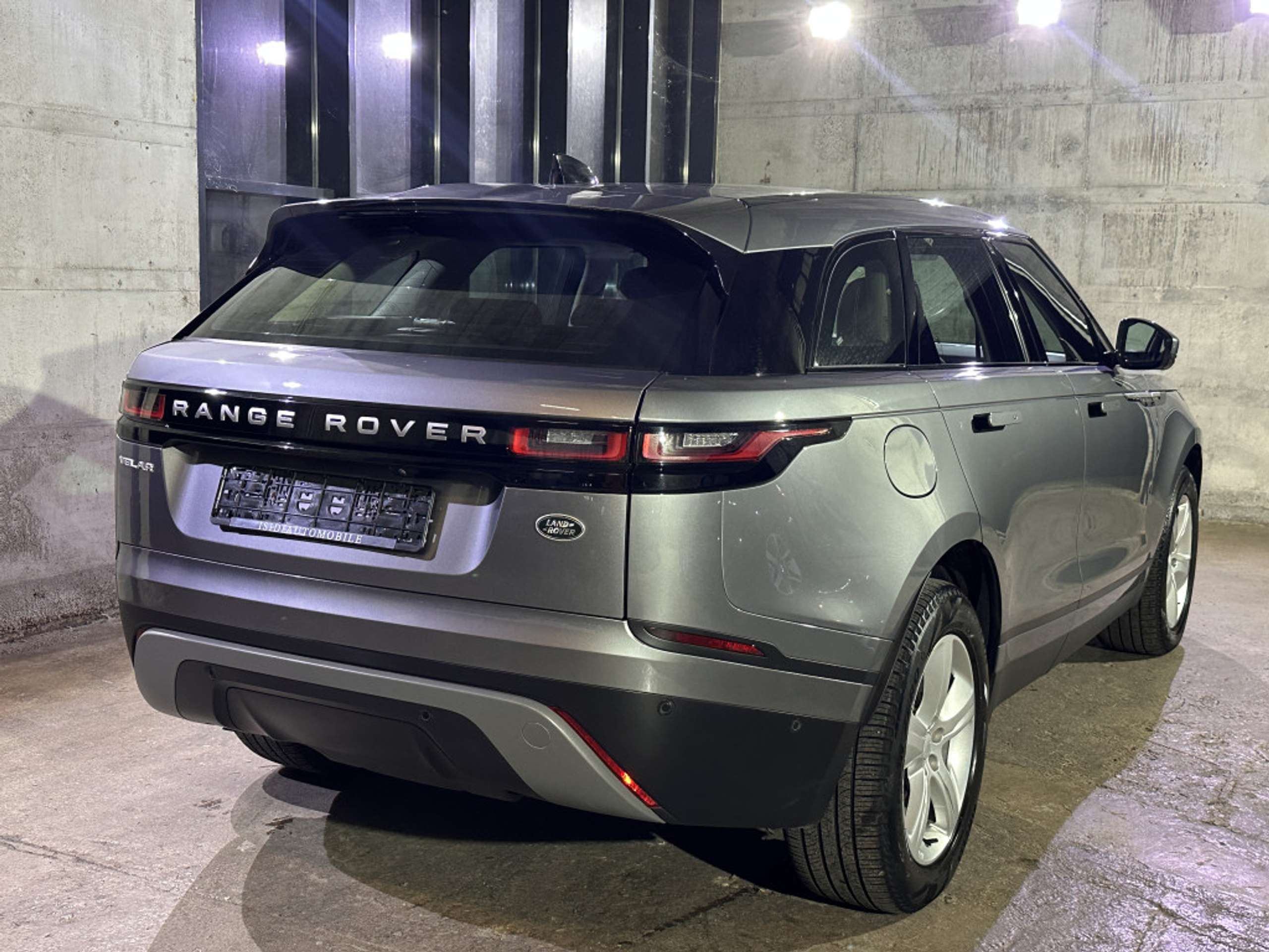 Land Rover - Range Rover Velar