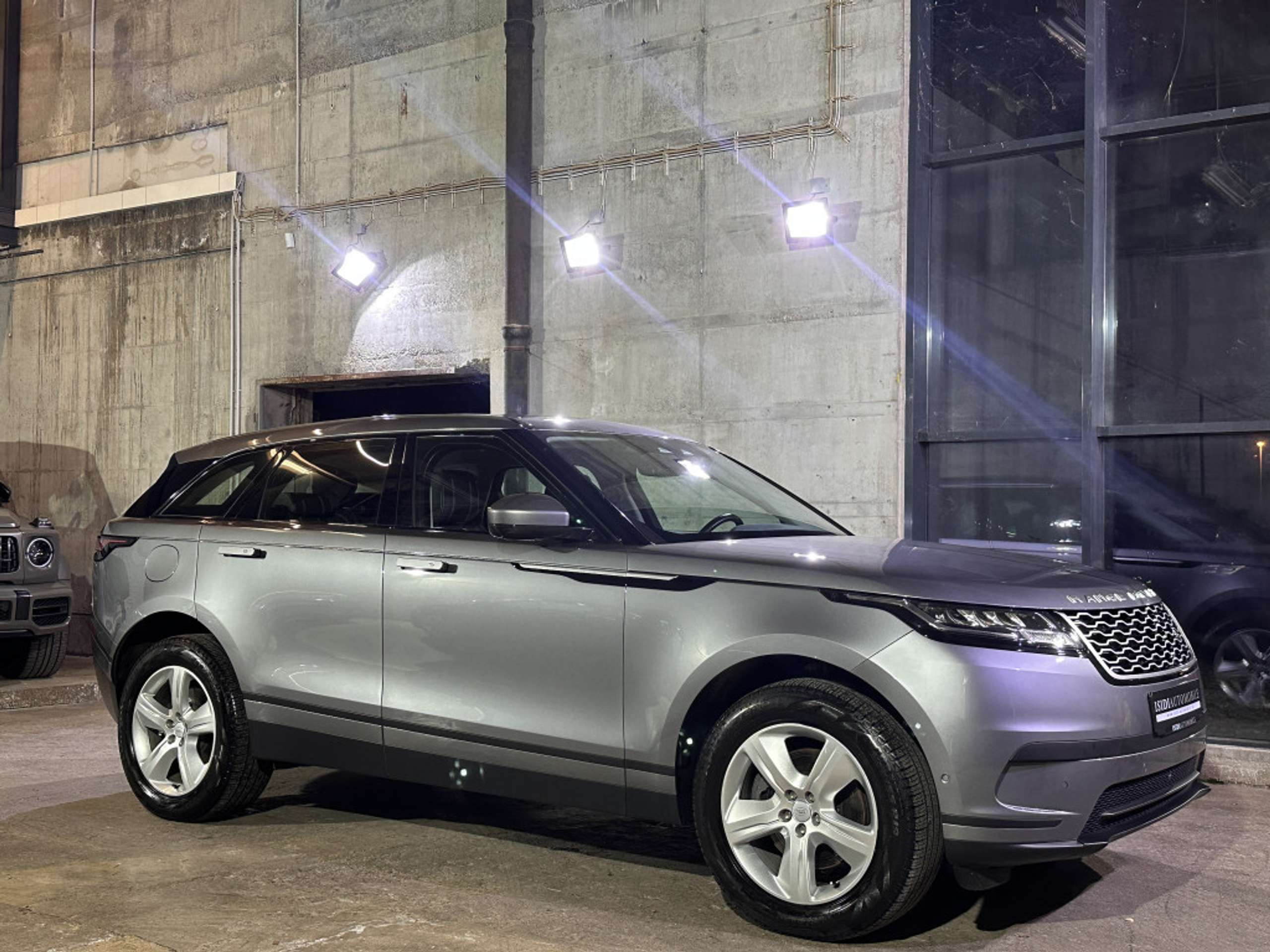 Land Rover - Range Rover Velar