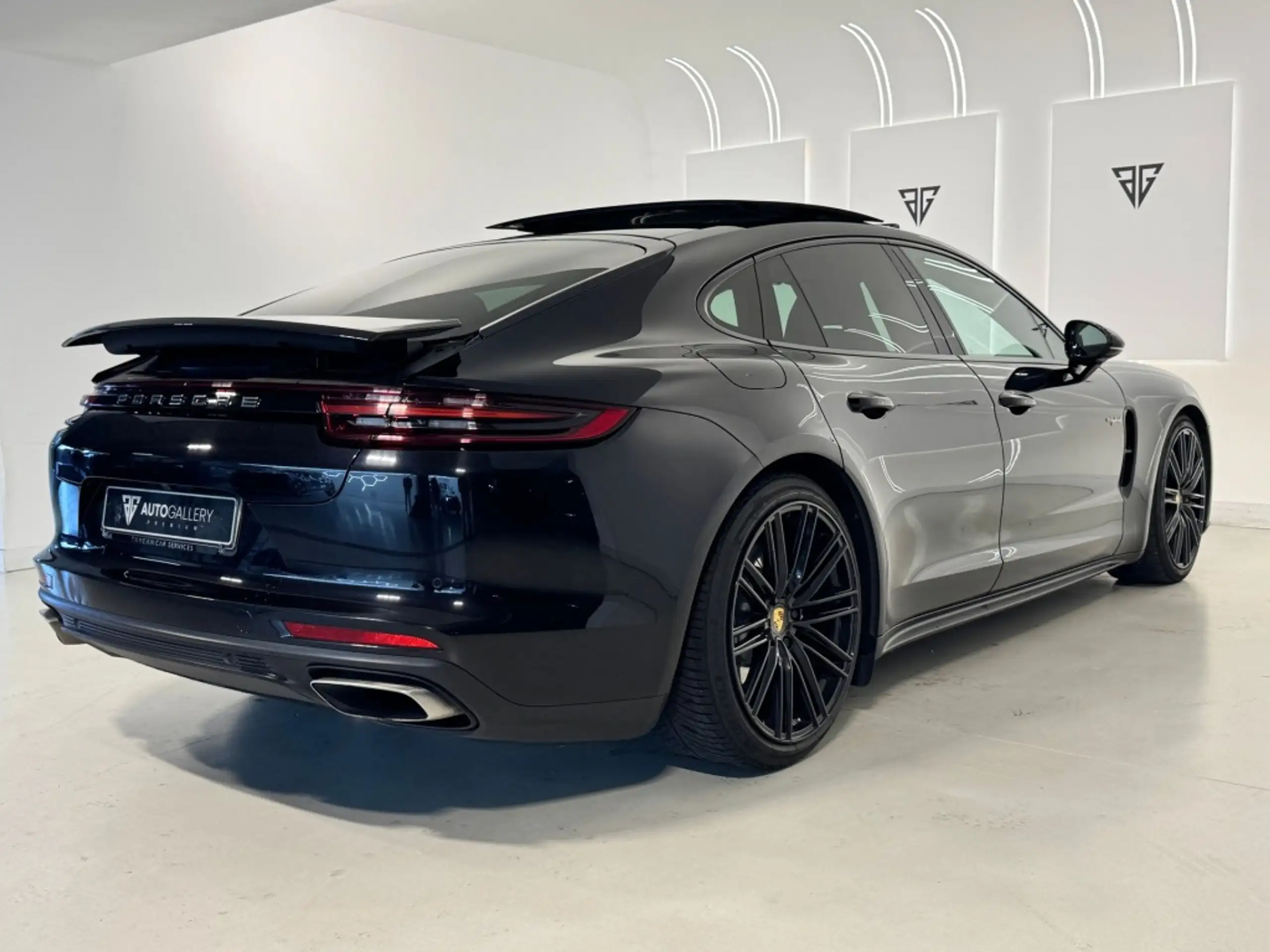 Porsche - Panamera