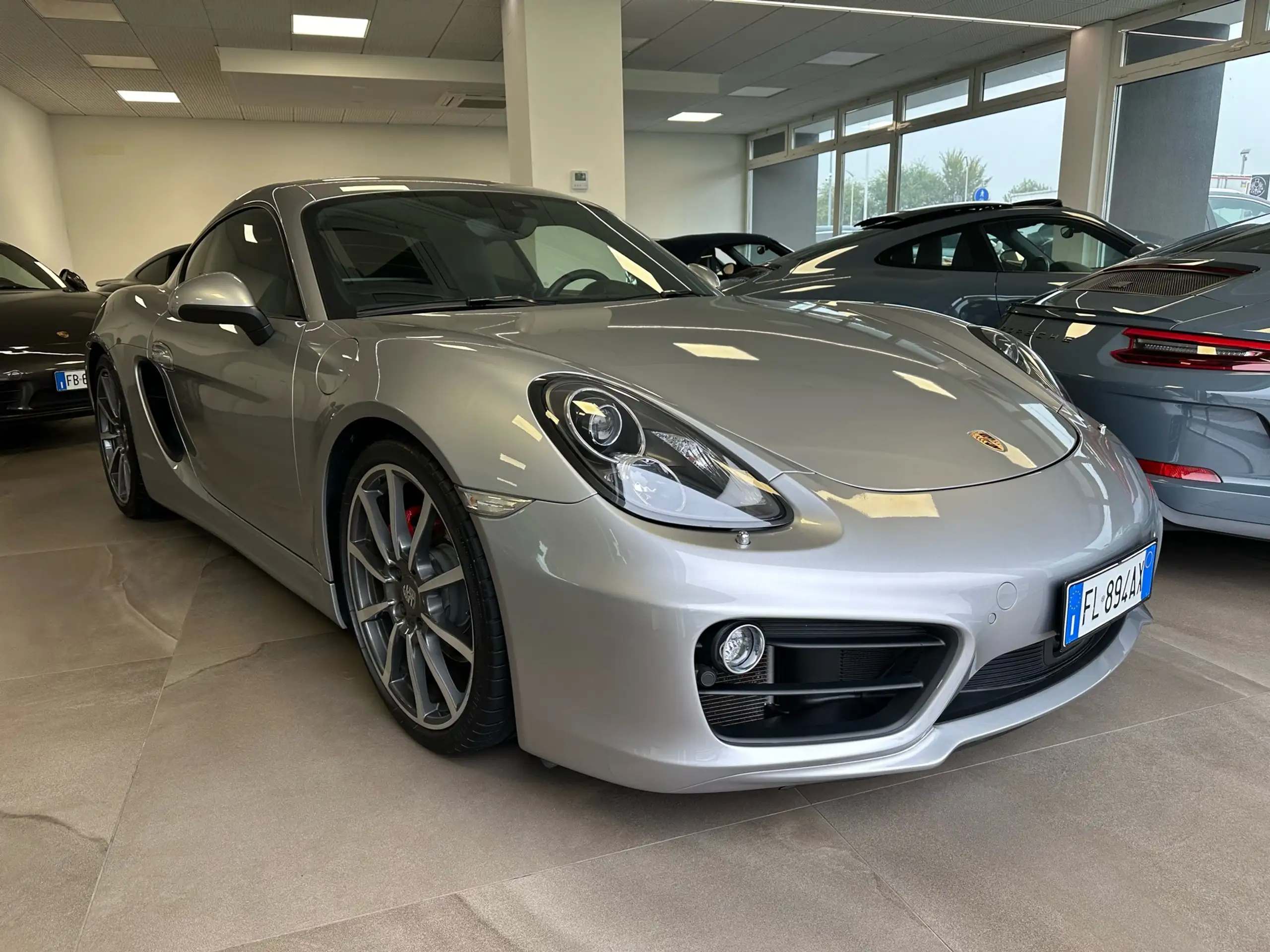 Porsche - Cayman