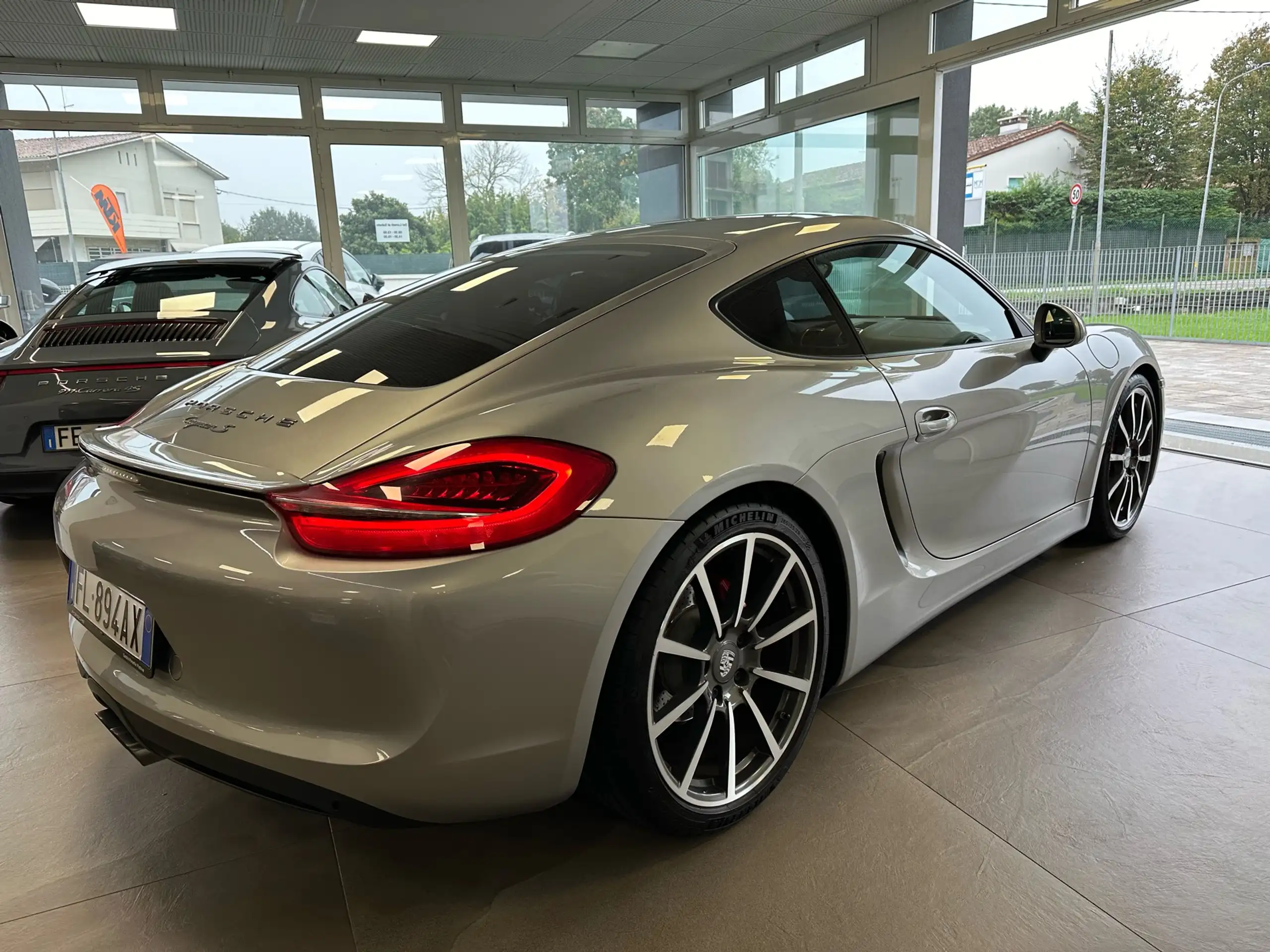 Porsche - Cayman