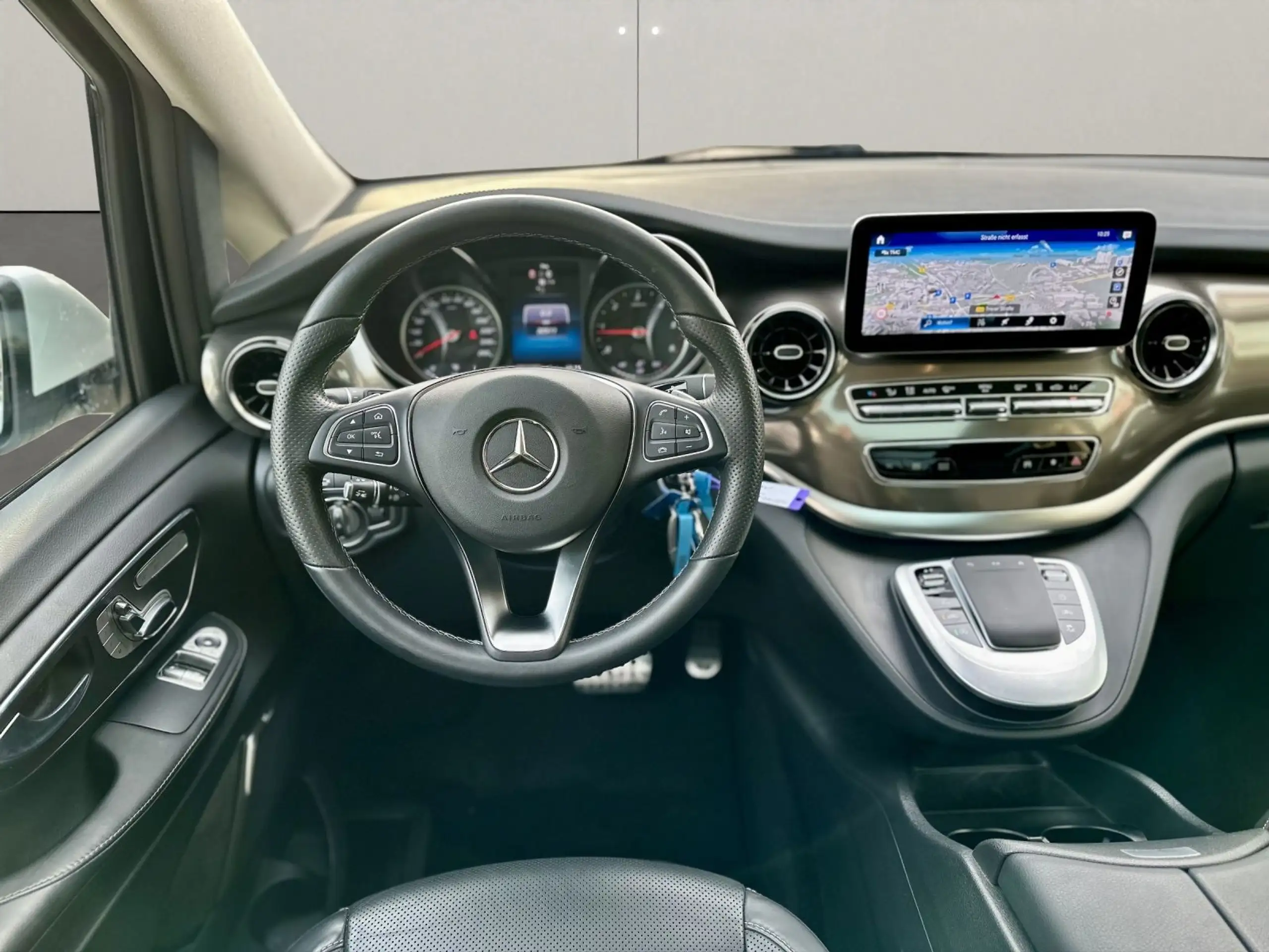 Mercedes-Benz - V 250