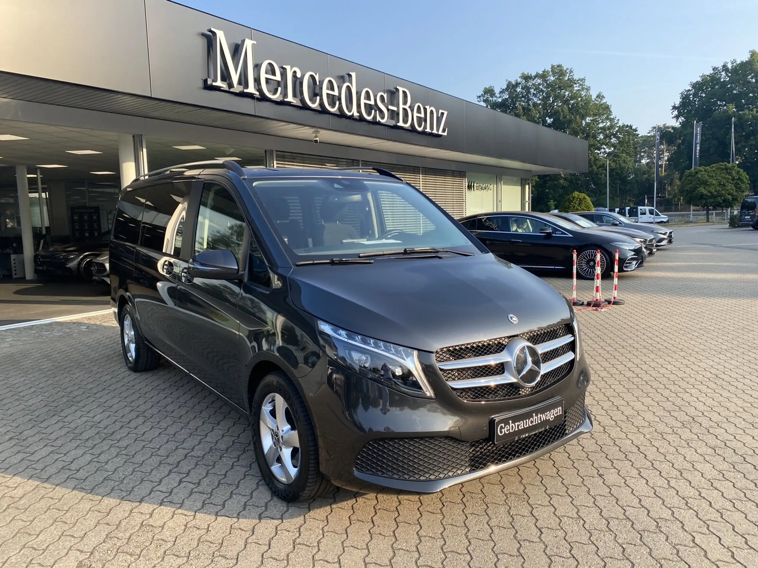 Mercedes-Benz - V 250