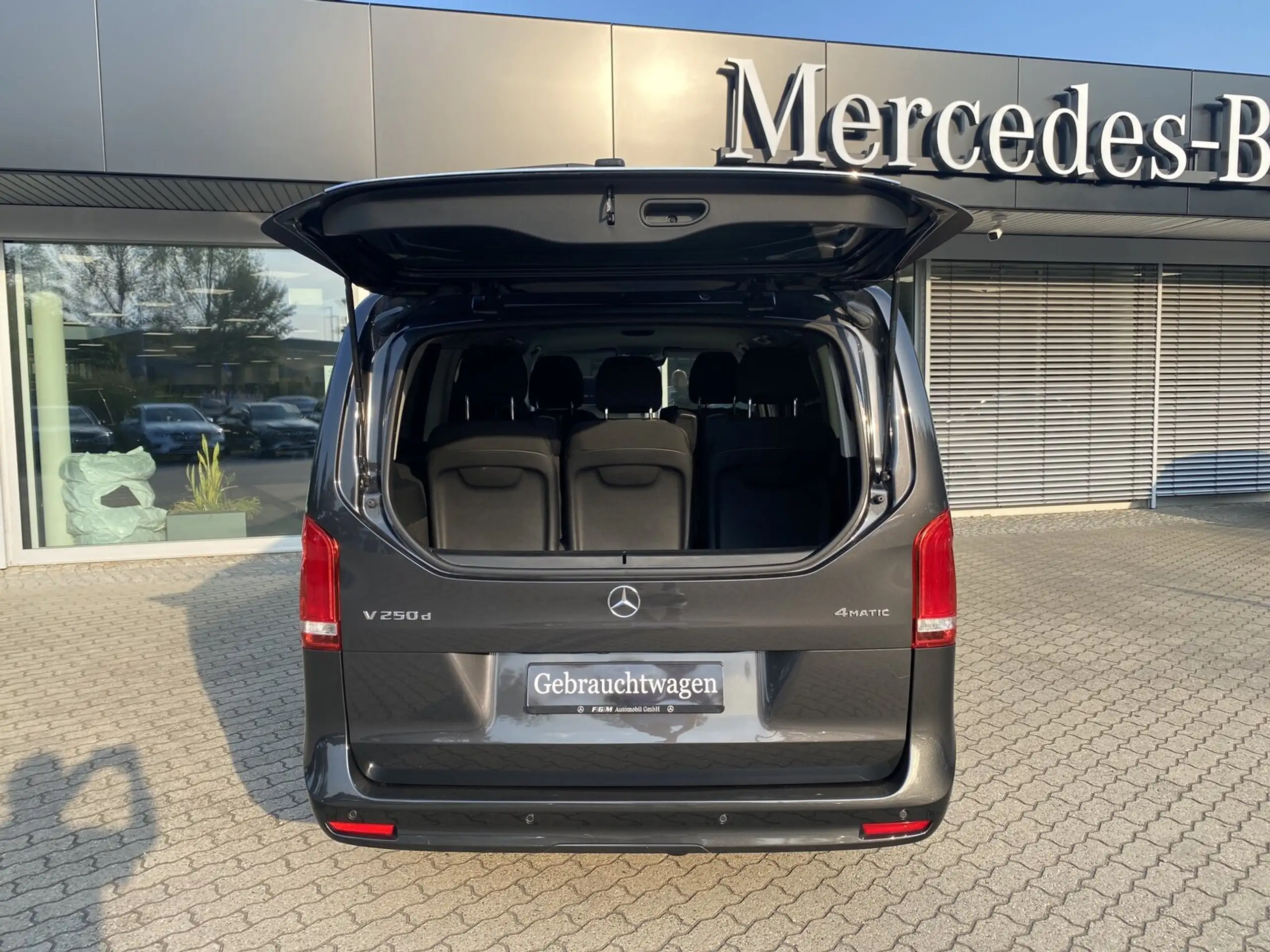 Mercedes-Benz - V 250