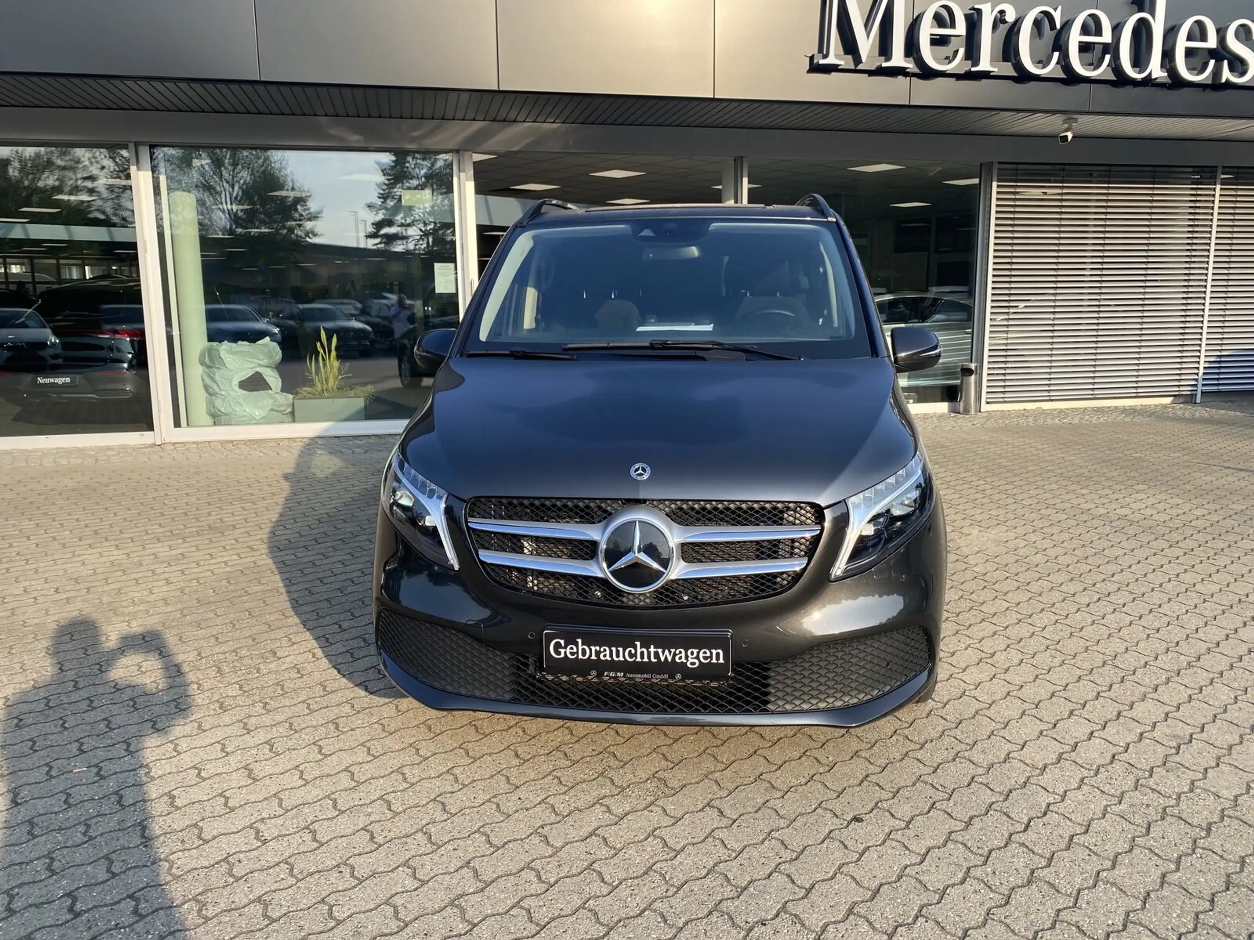 Mercedes-Benz - V 250