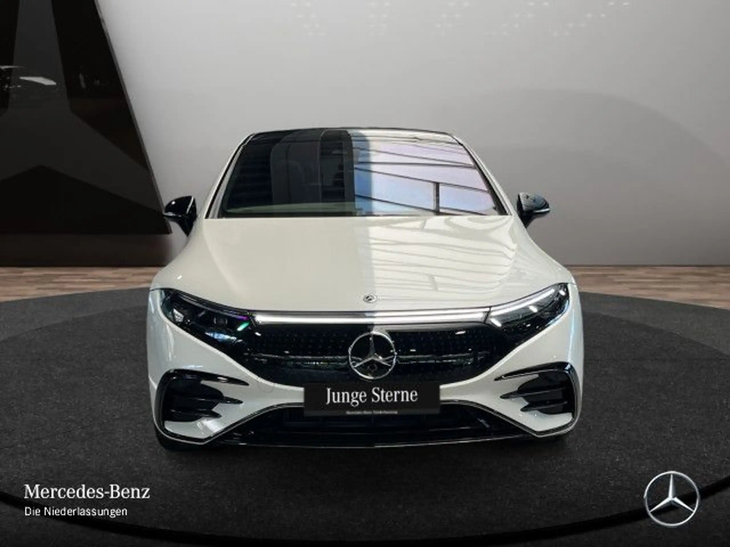 Mercedes-Benz - EQS