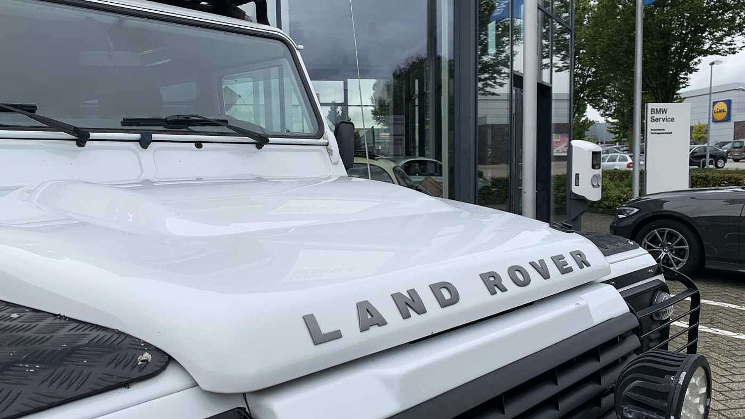 Land Rover - Defender