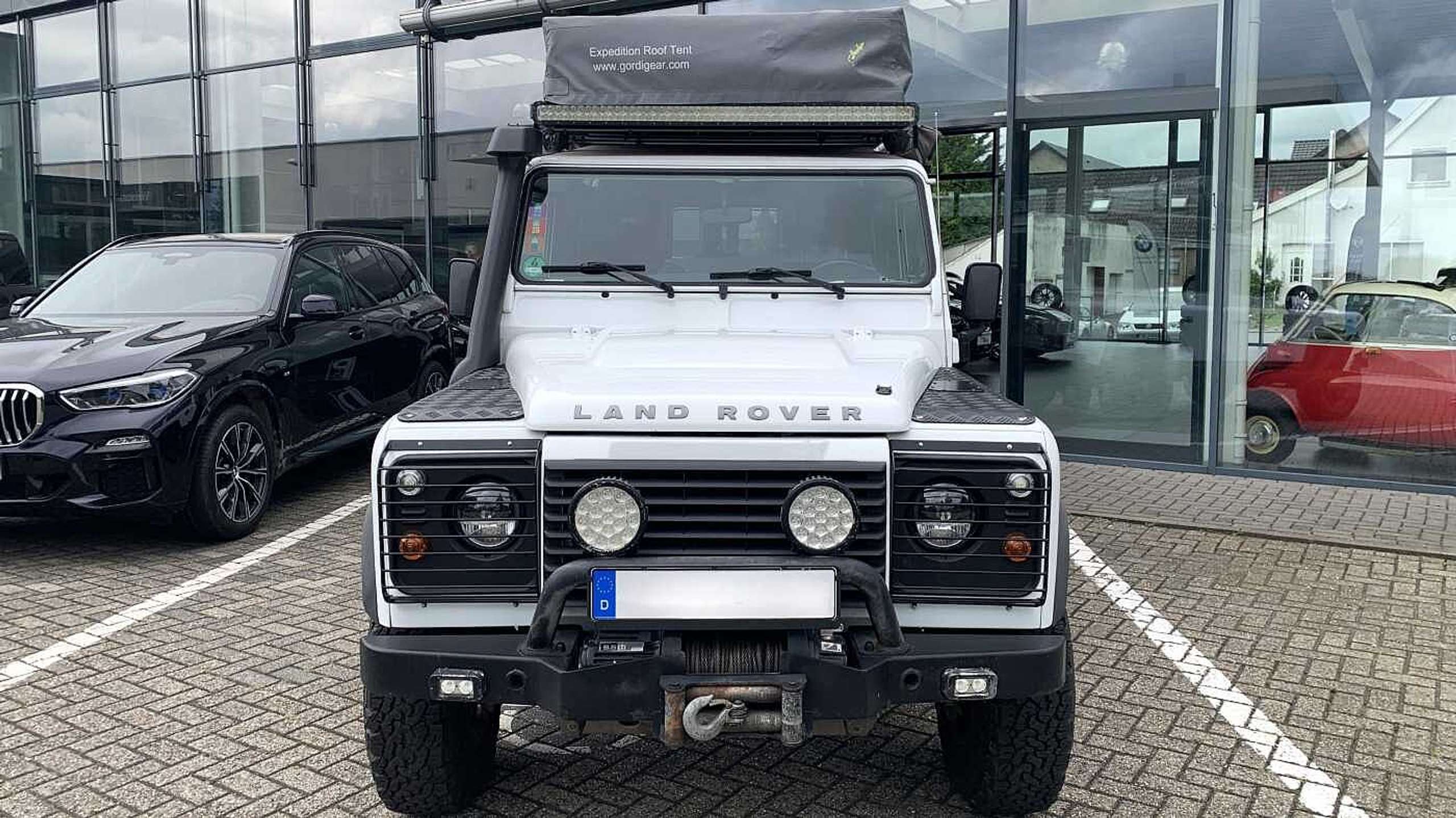 Land Rover - Defender