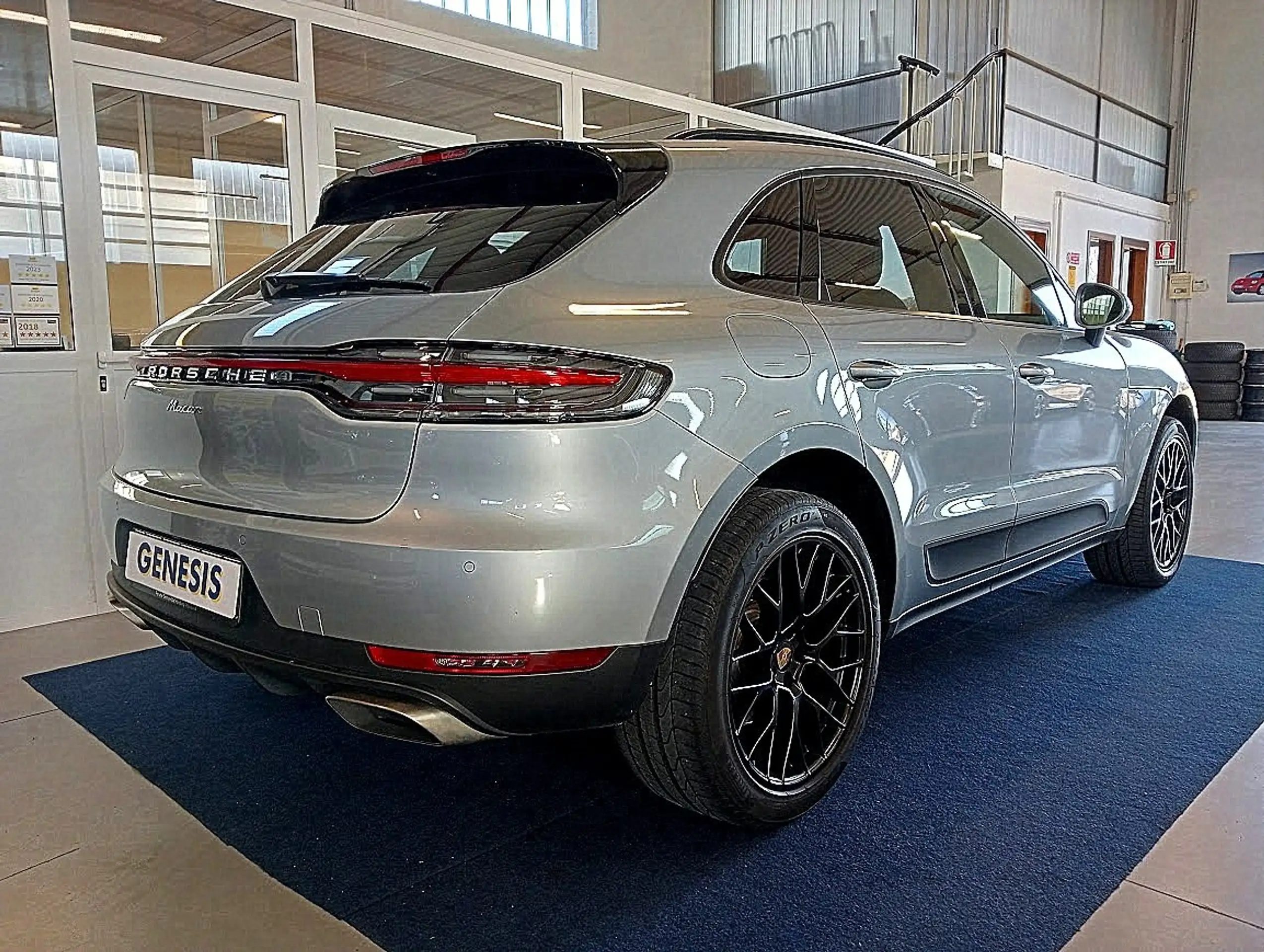 Porsche - Macan