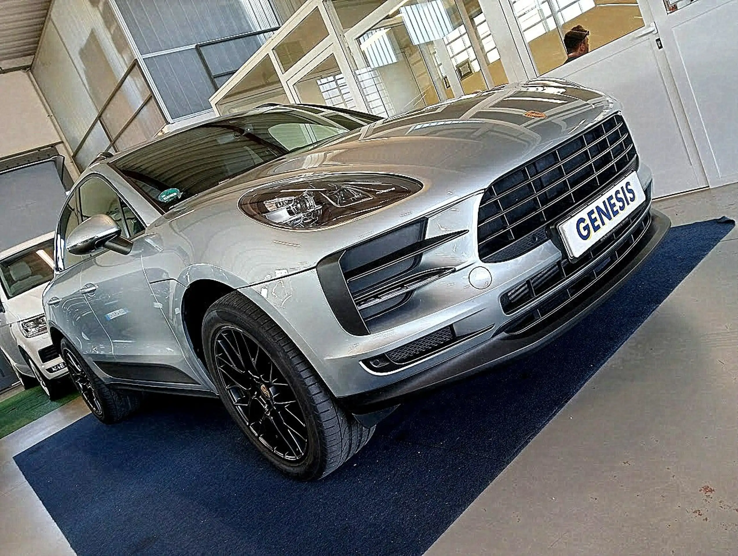 Porsche - Macan