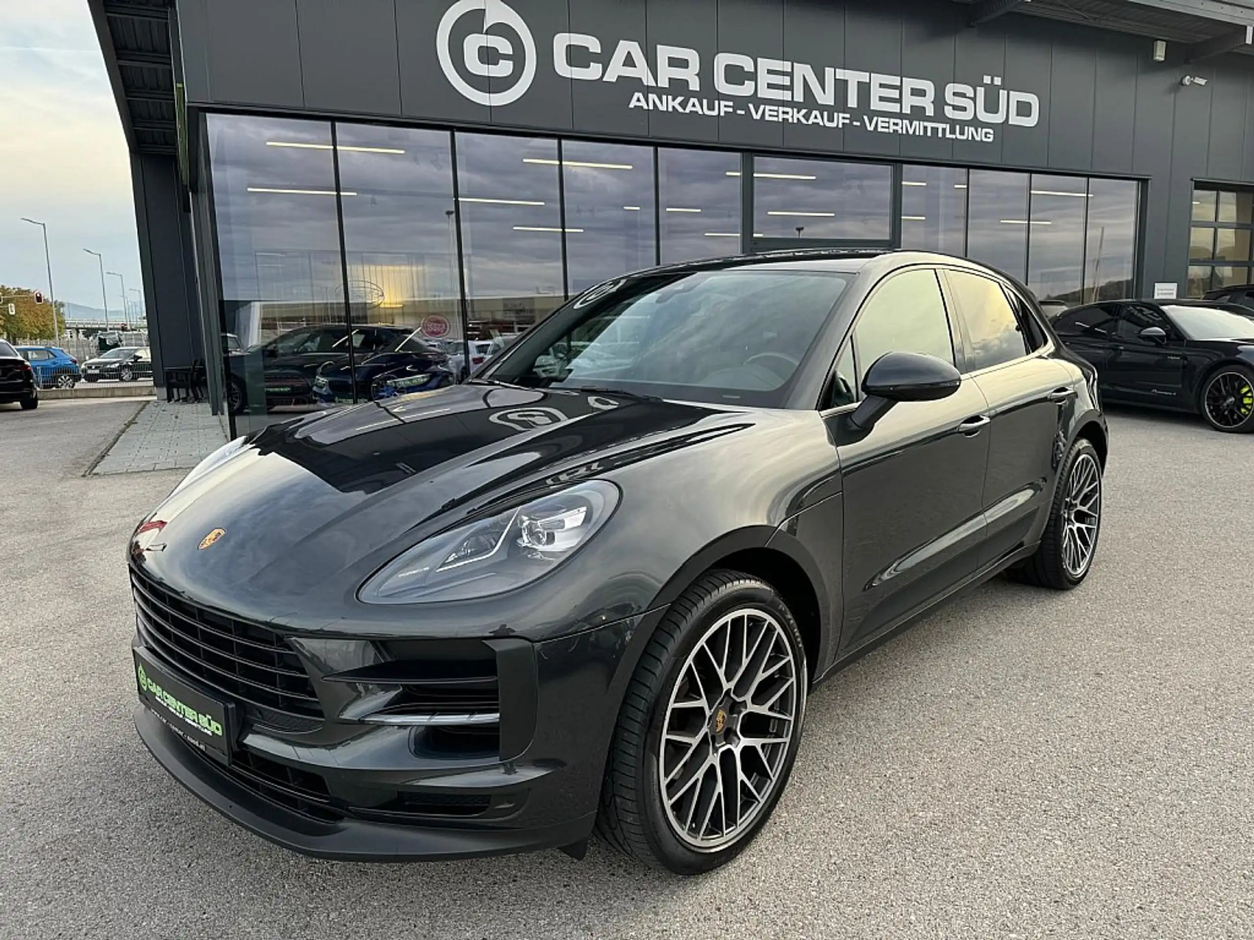 Porsche - Macan