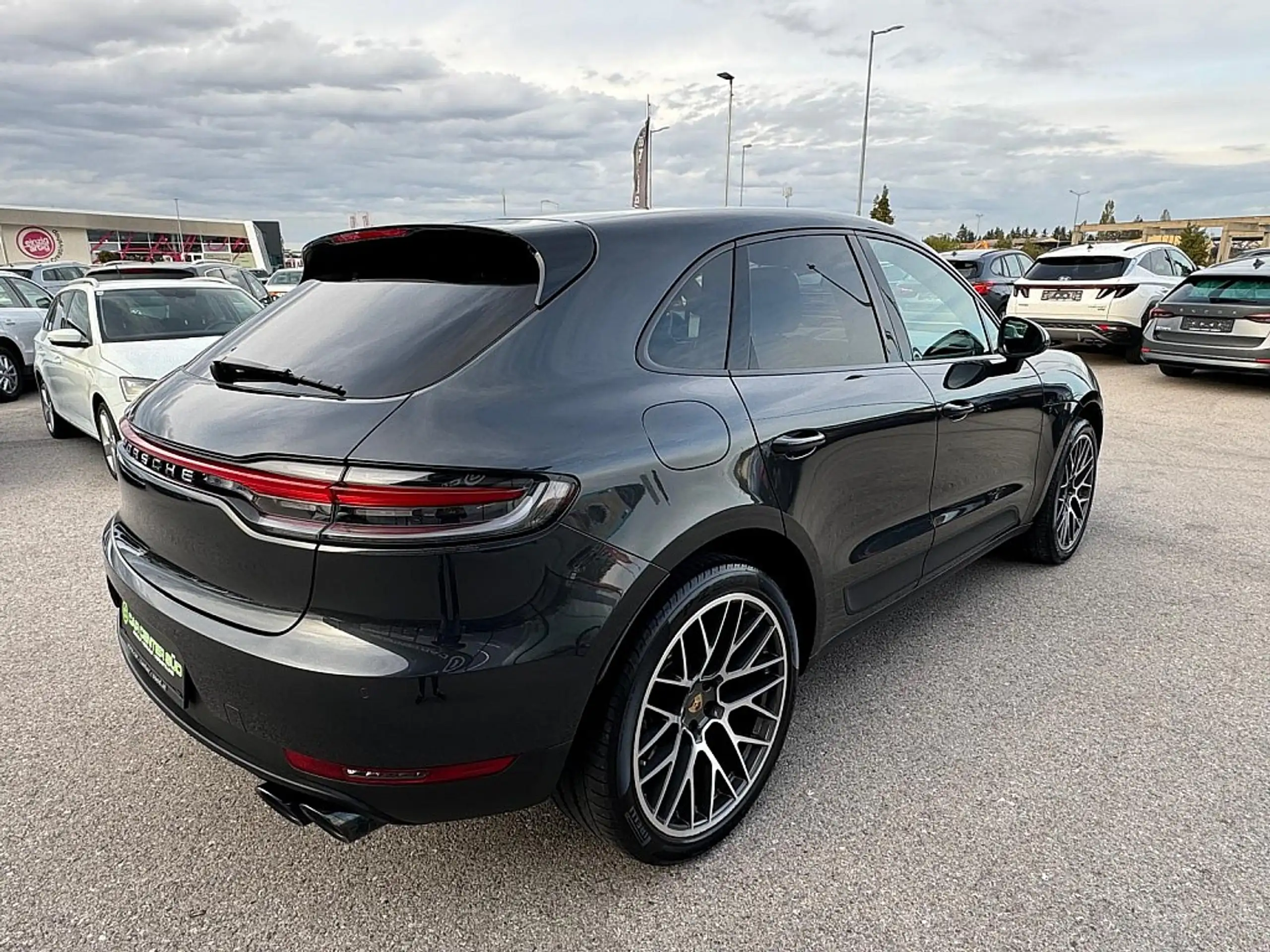 Porsche - Macan