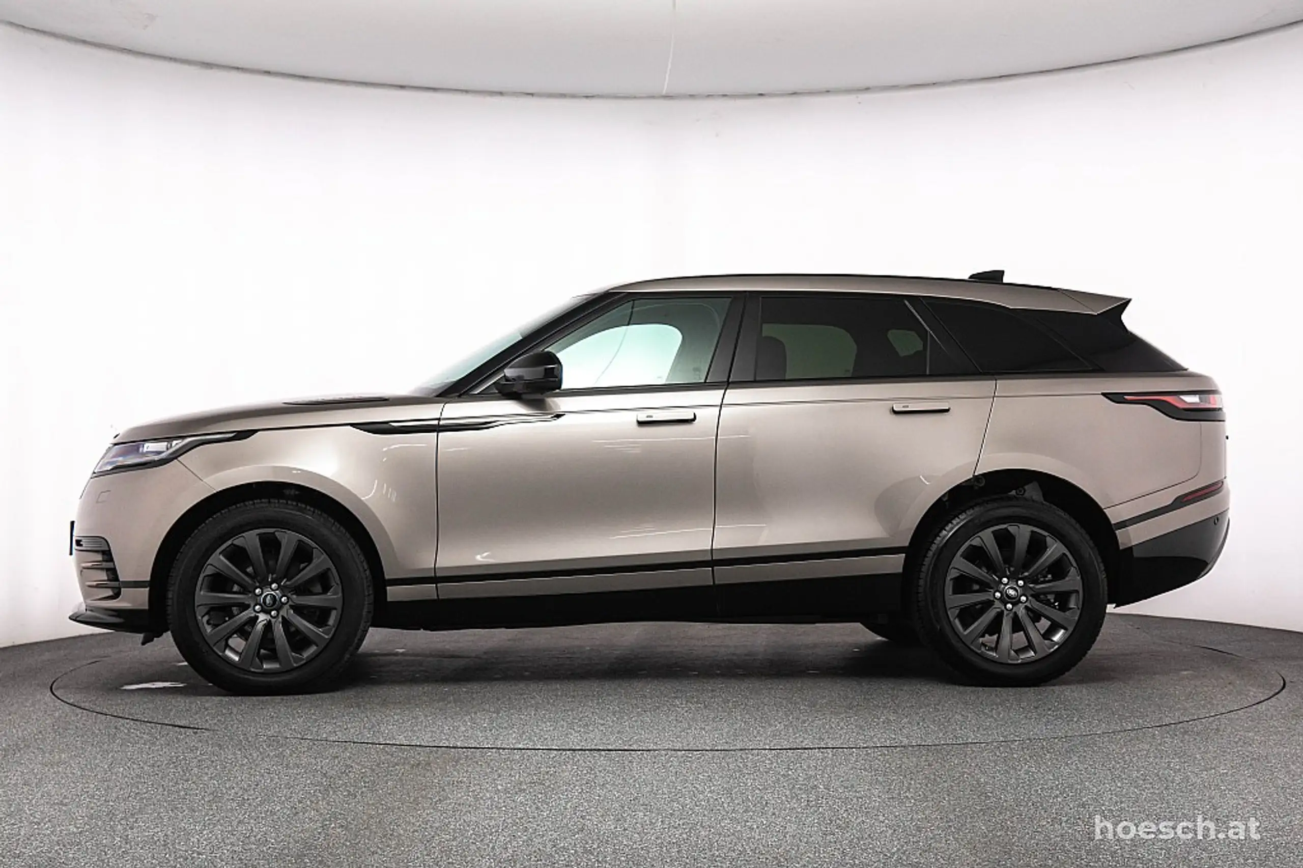 Land Rover - Range Rover Velar