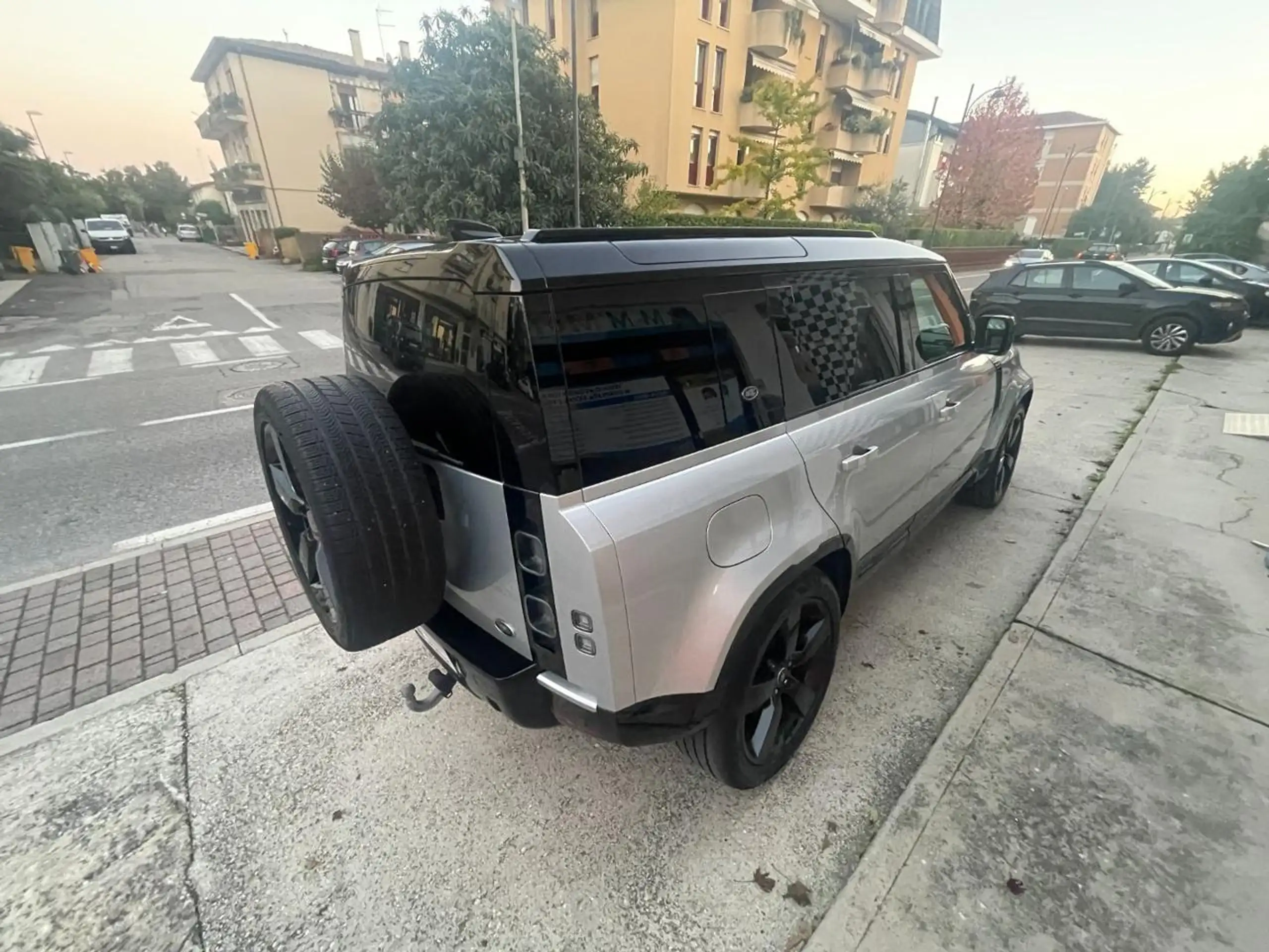 Land Rover - Defender