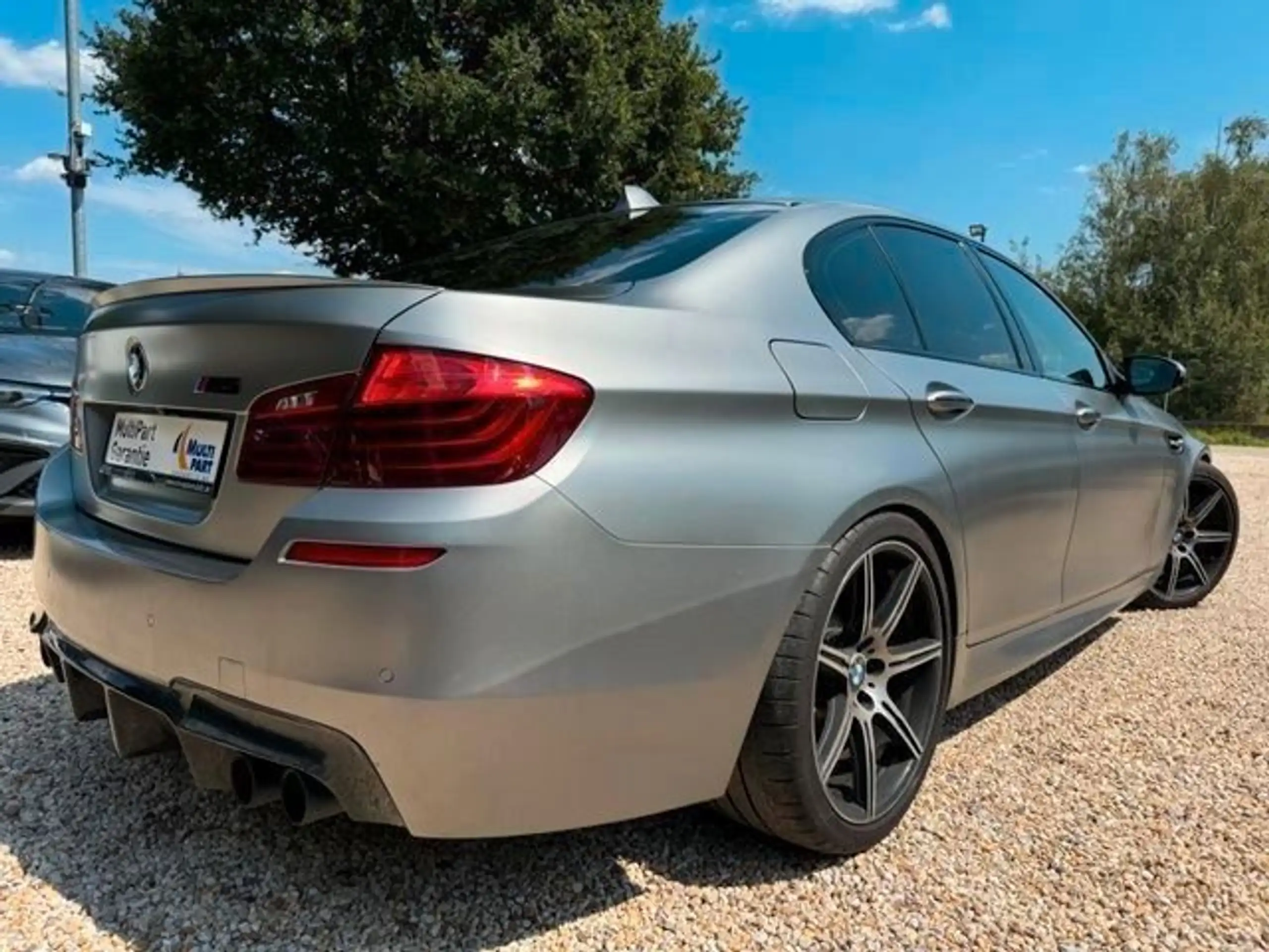 BMW - M5