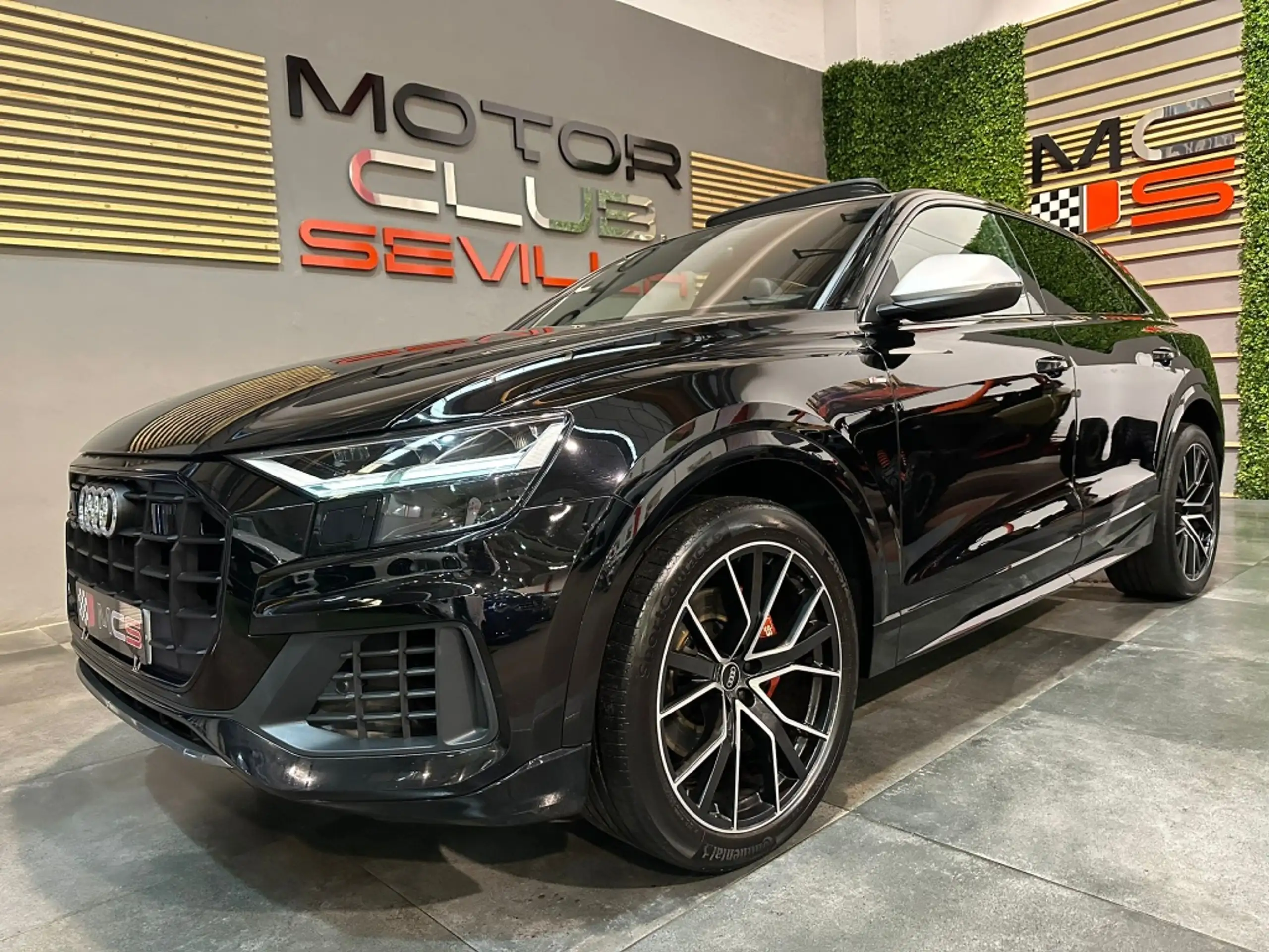 Audi - Q8