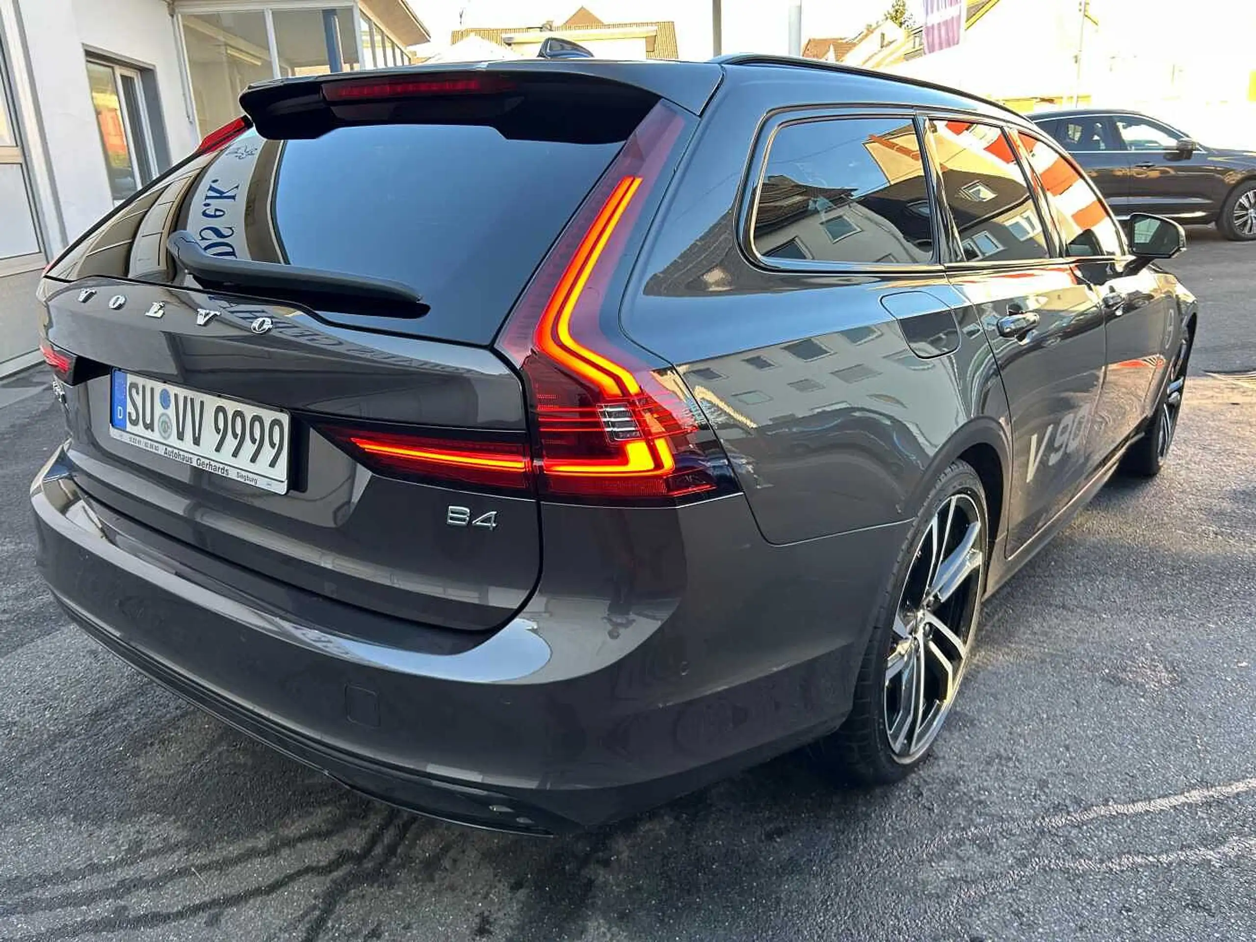 Volvo - V90