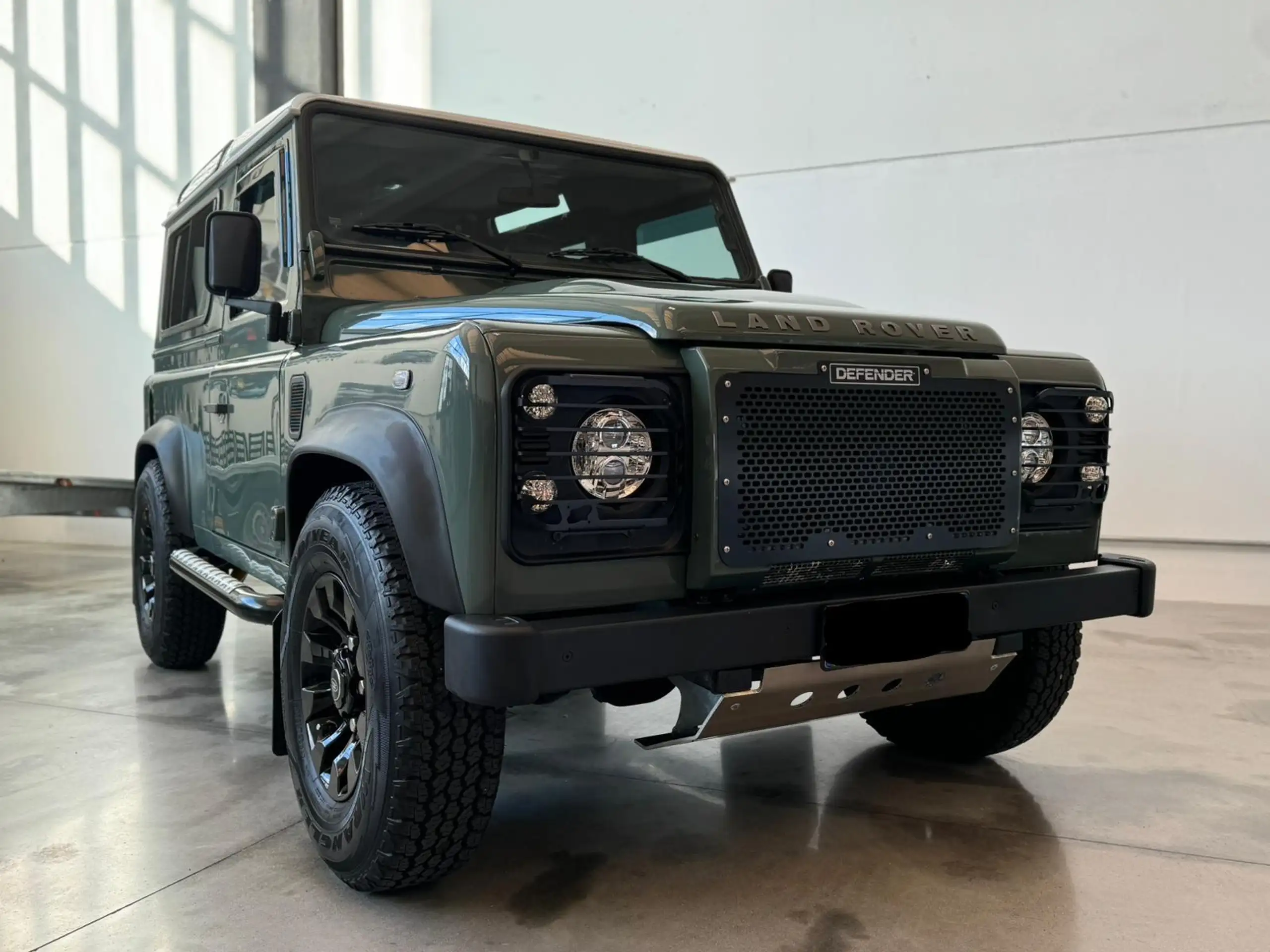 Land Rover - Defender