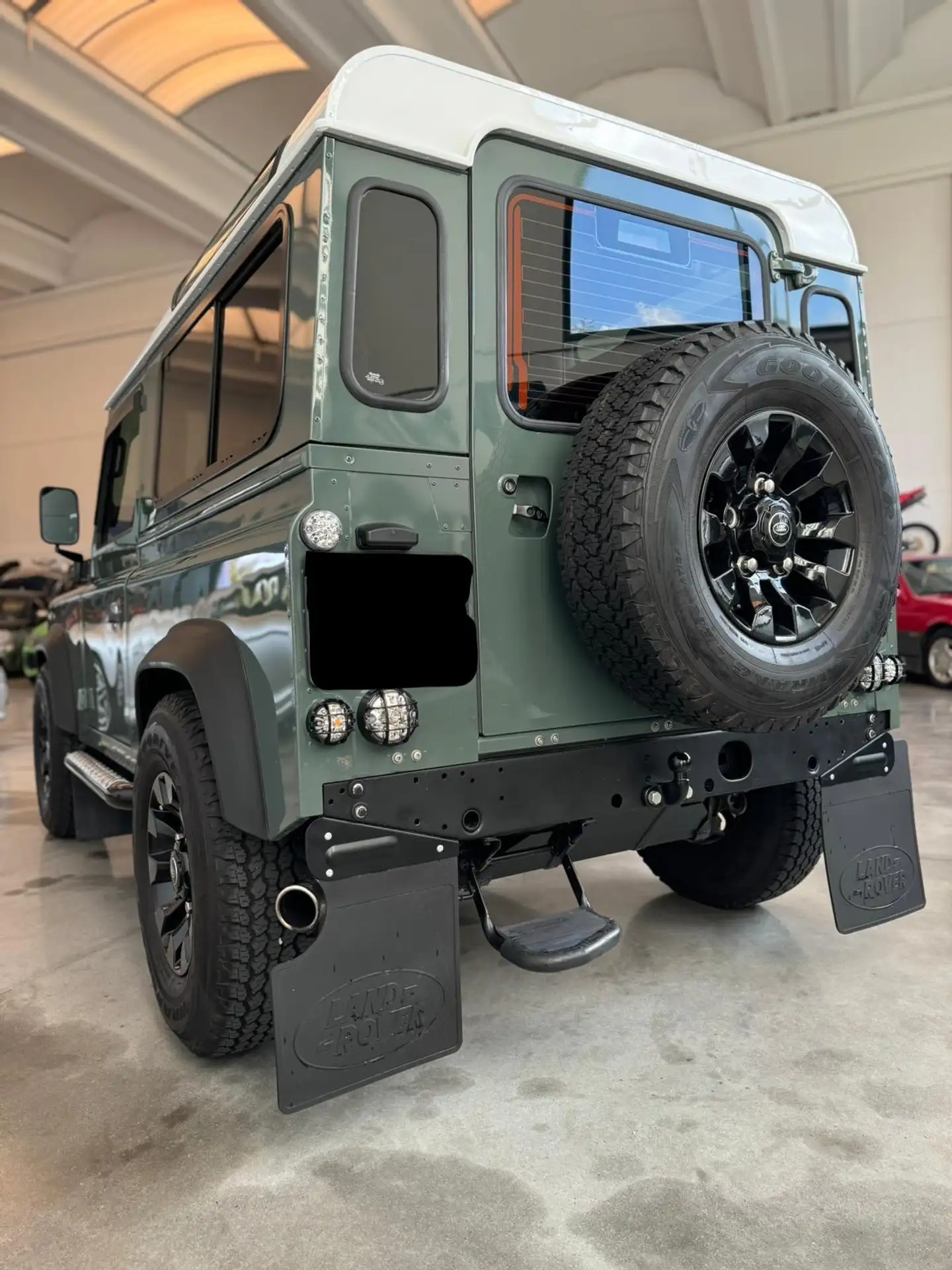 Land Rover - Defender