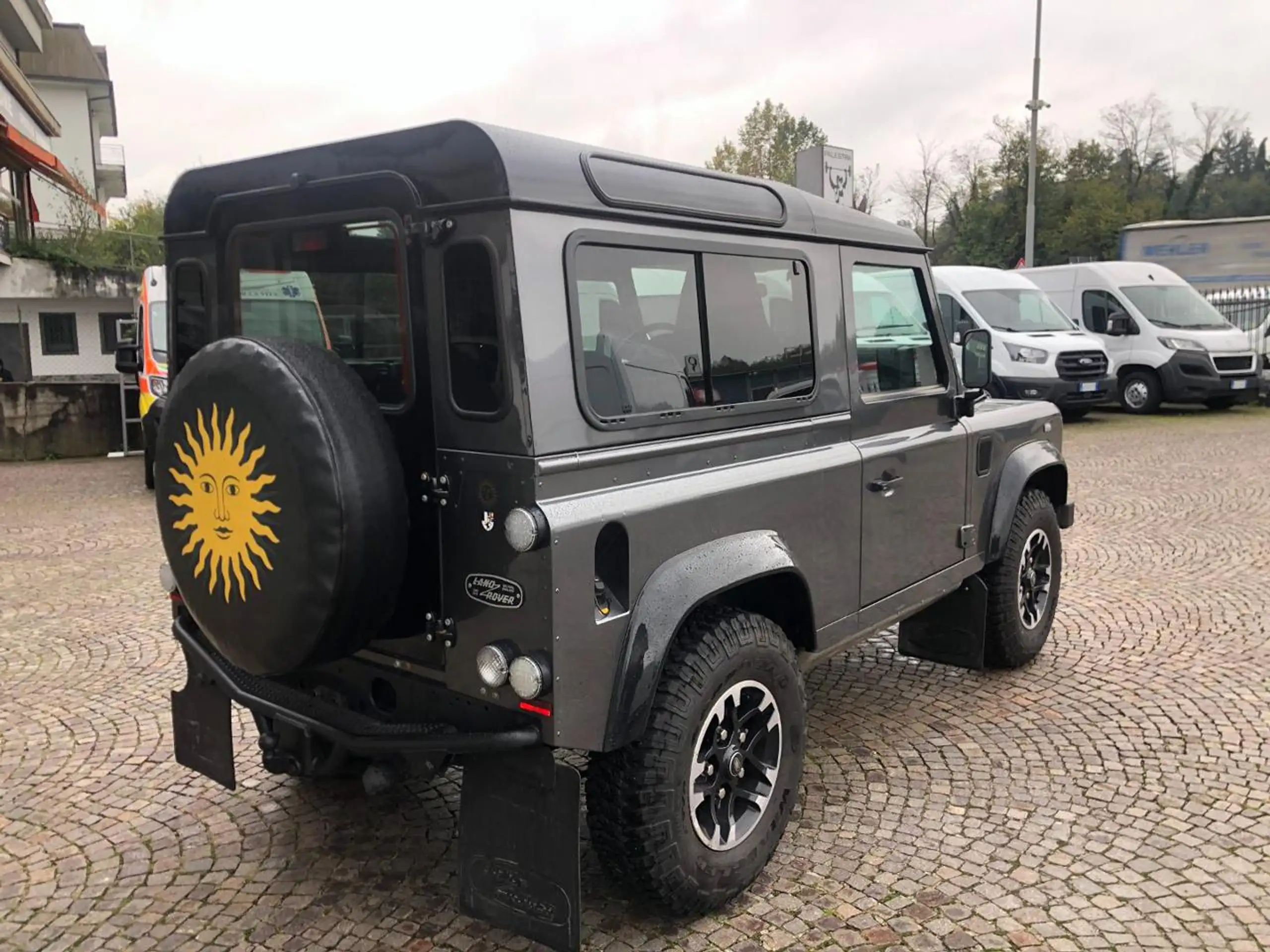 Land Rover - Defender