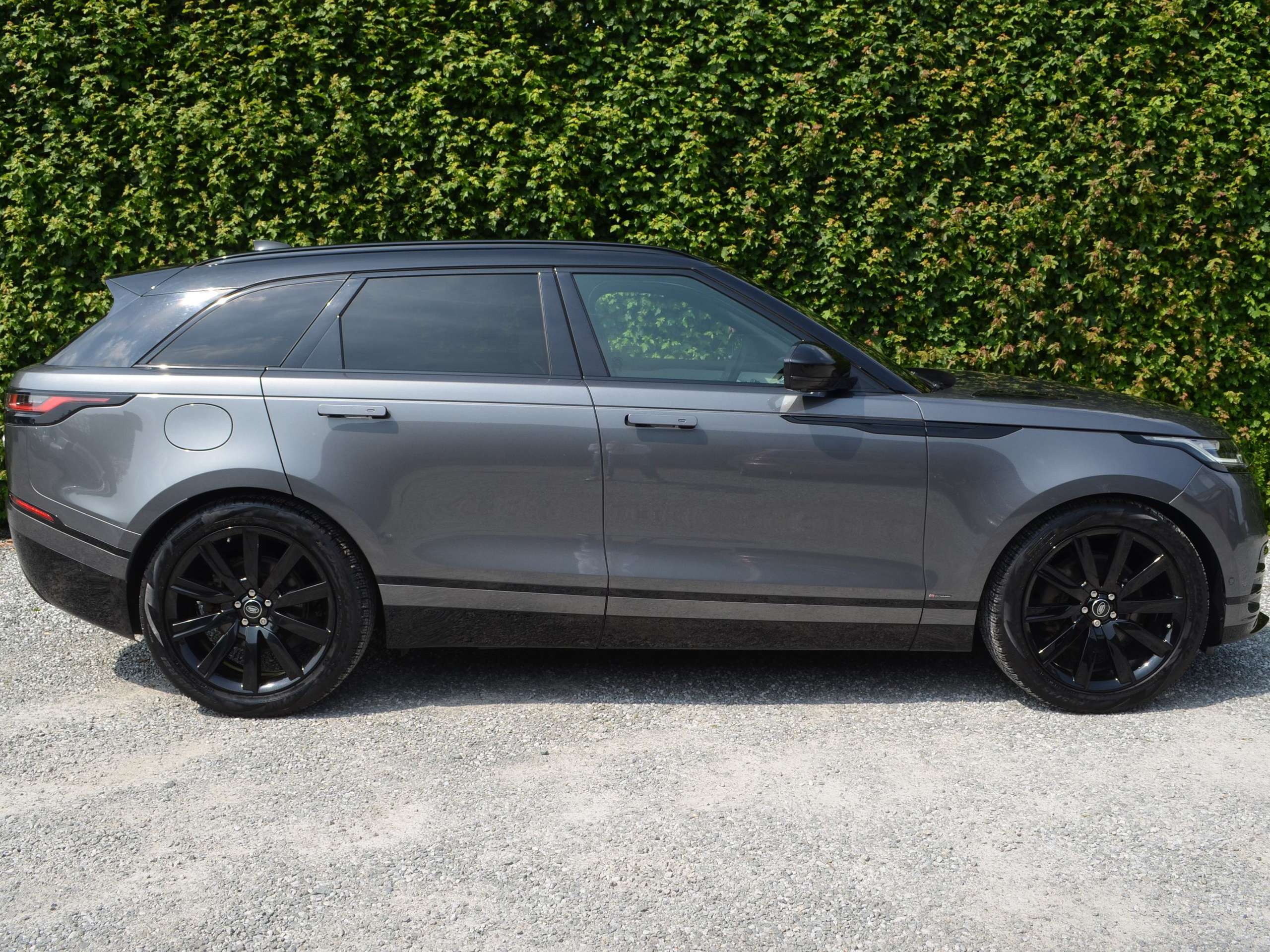 Land Rover - Range Rover Velar