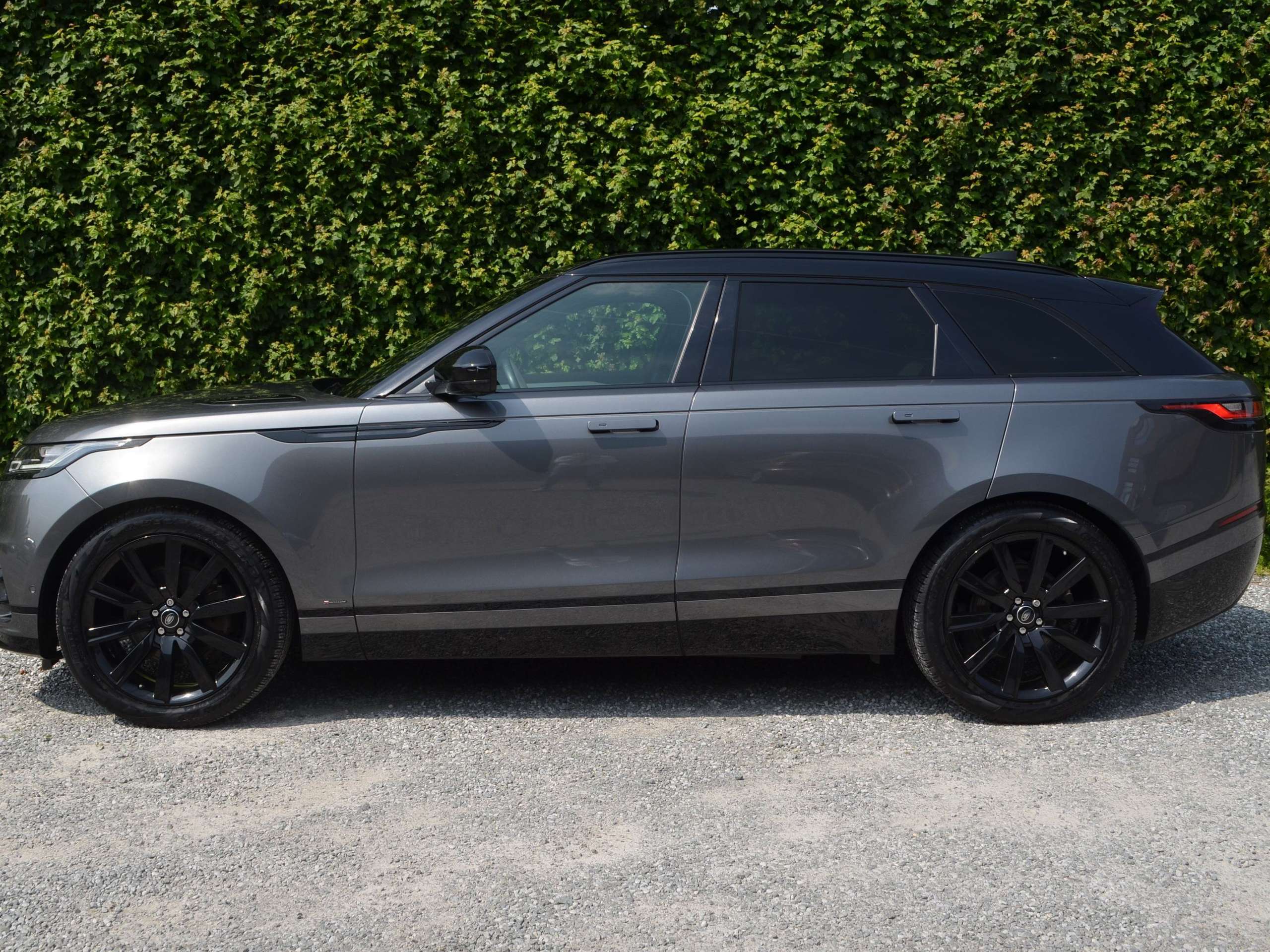 Land Rover - Range Rover Velar