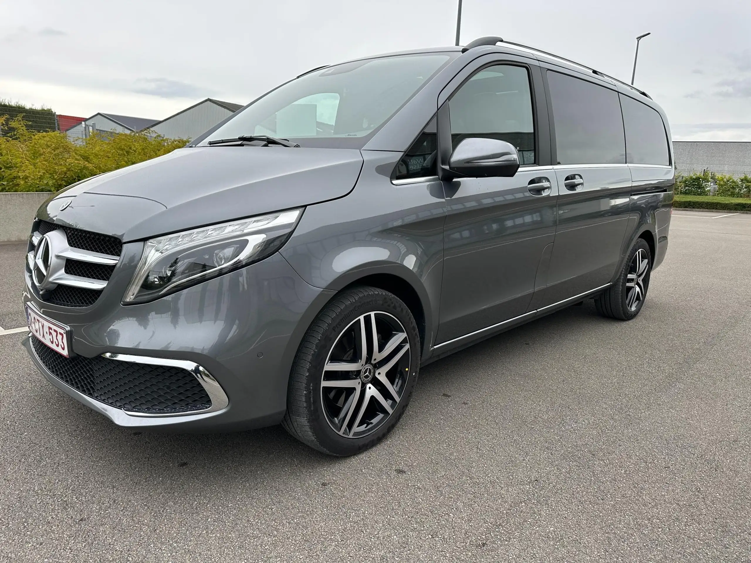 Mercedes-Benz - V 300