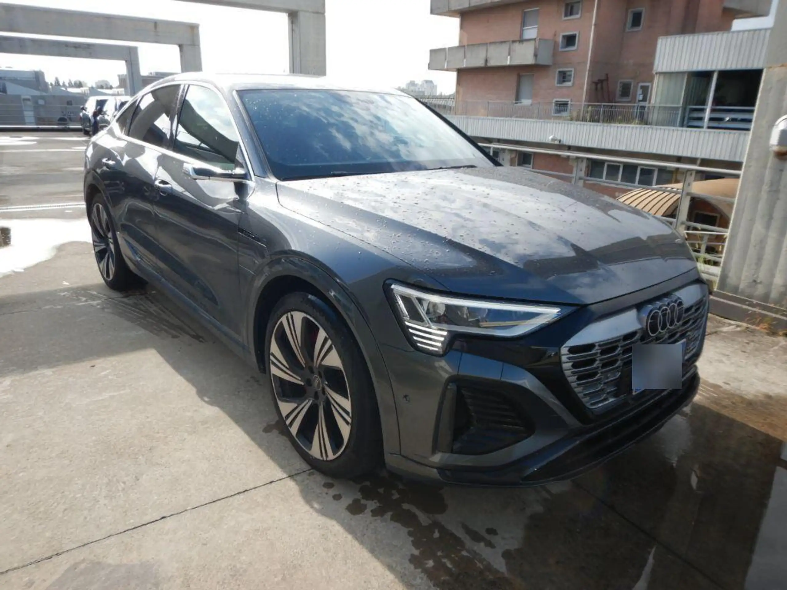 Audi - Q8 e-tron