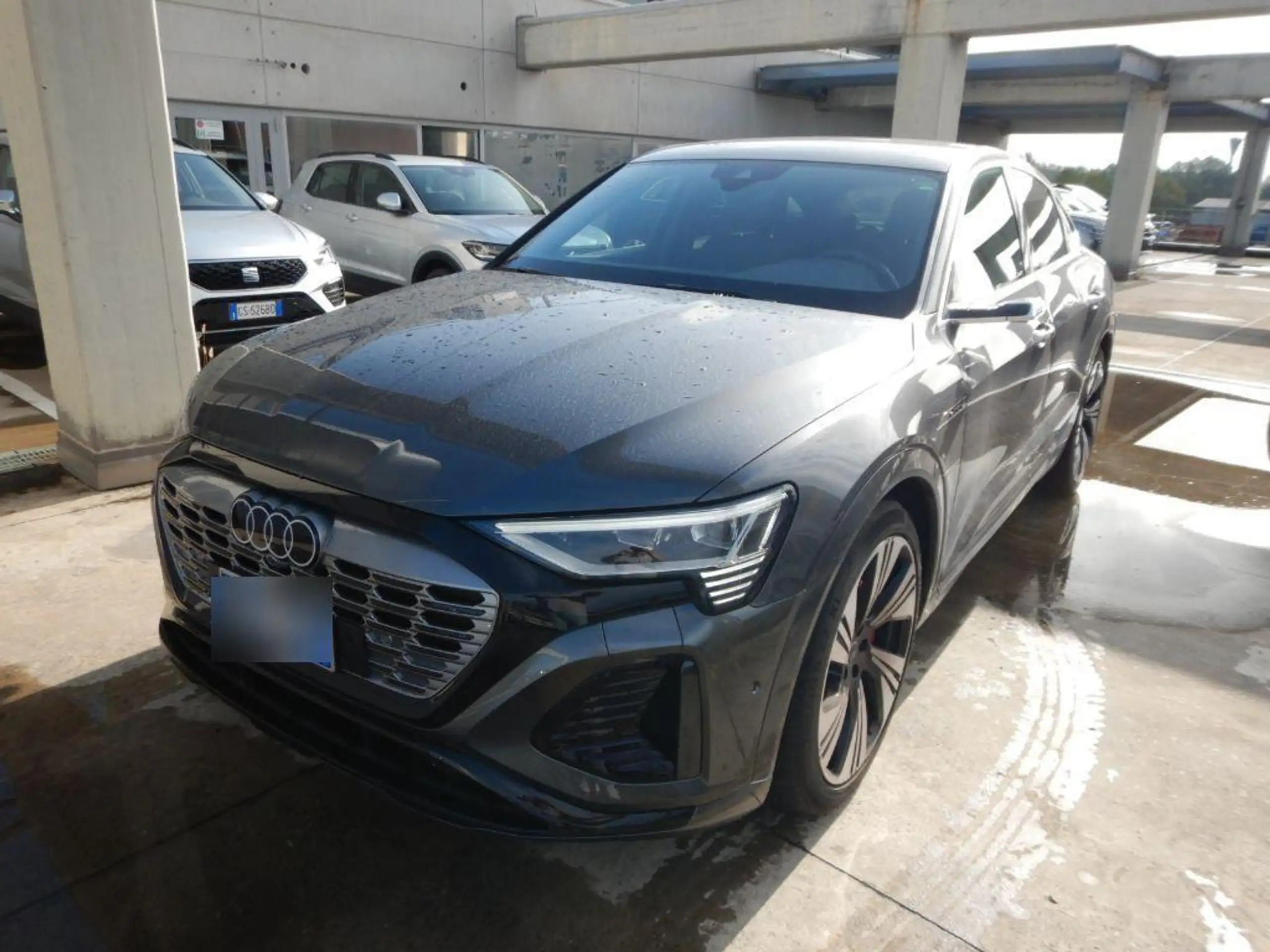 Audi - Q8 e-tron