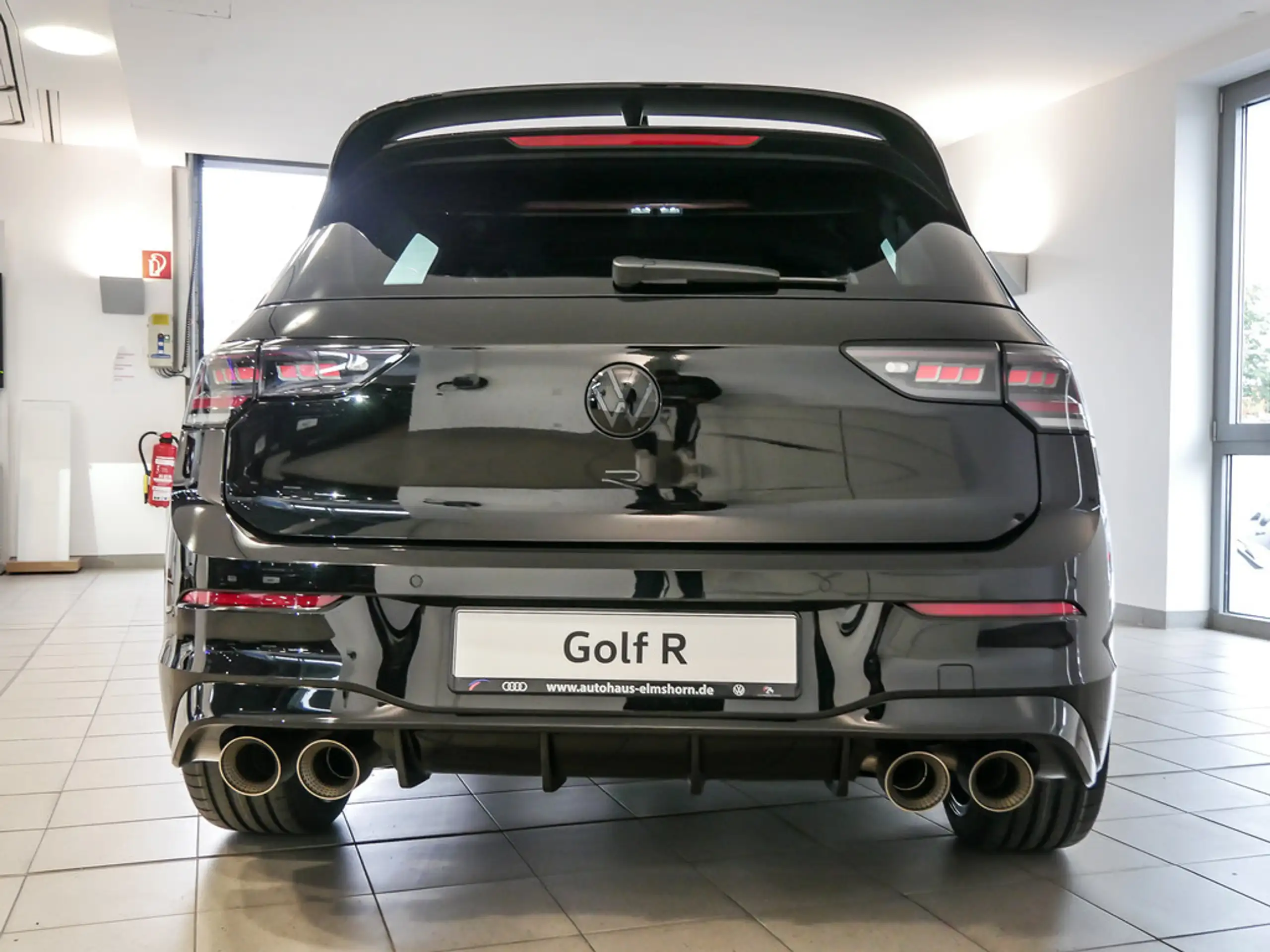 Volkswagen - Golf R