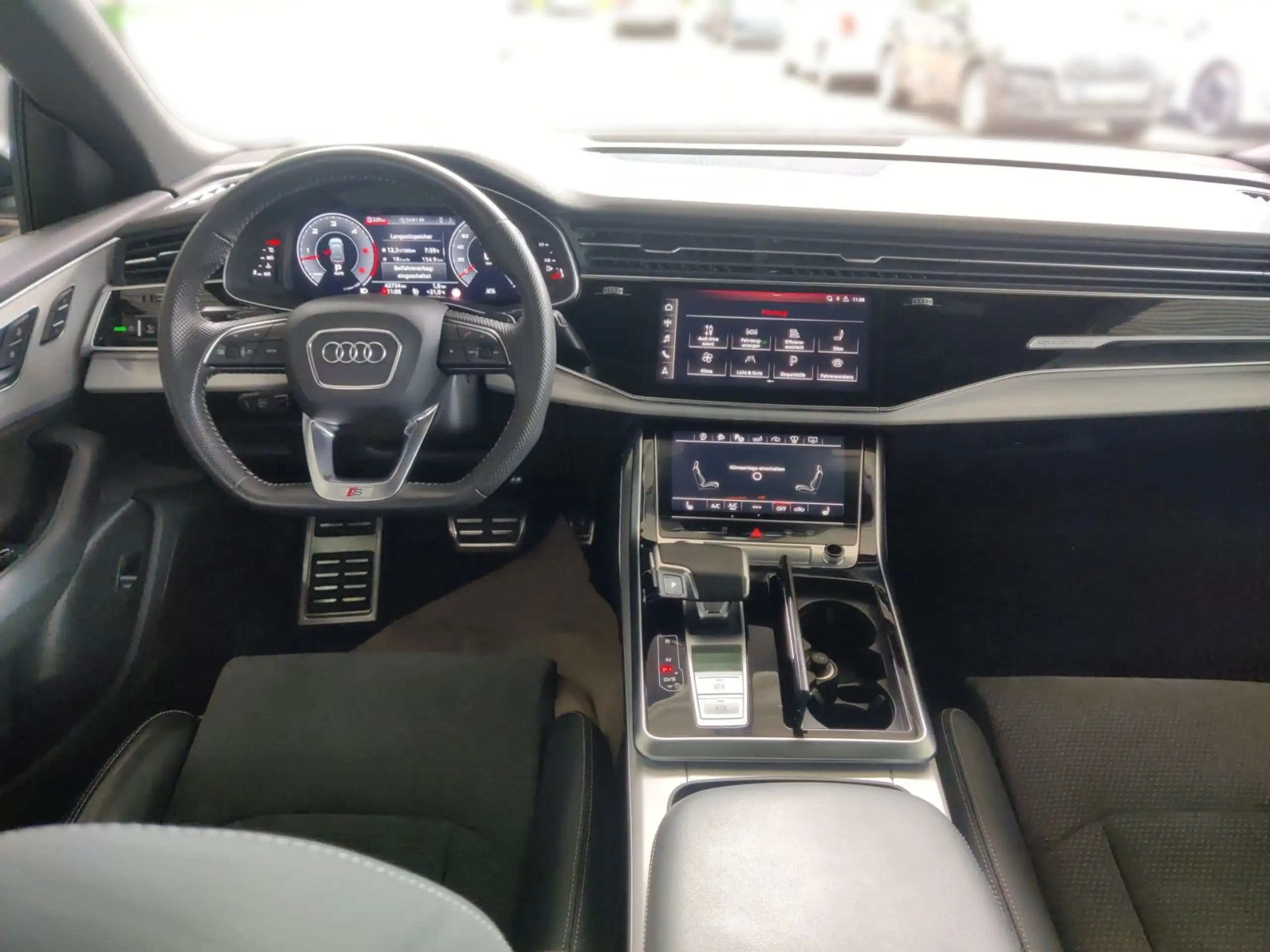 Audi - Q8