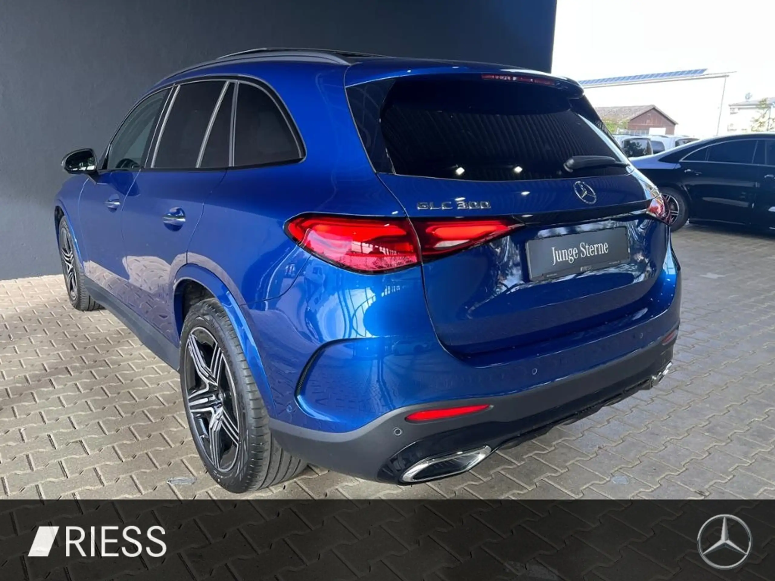 Mercedes-Benz - GLC 300