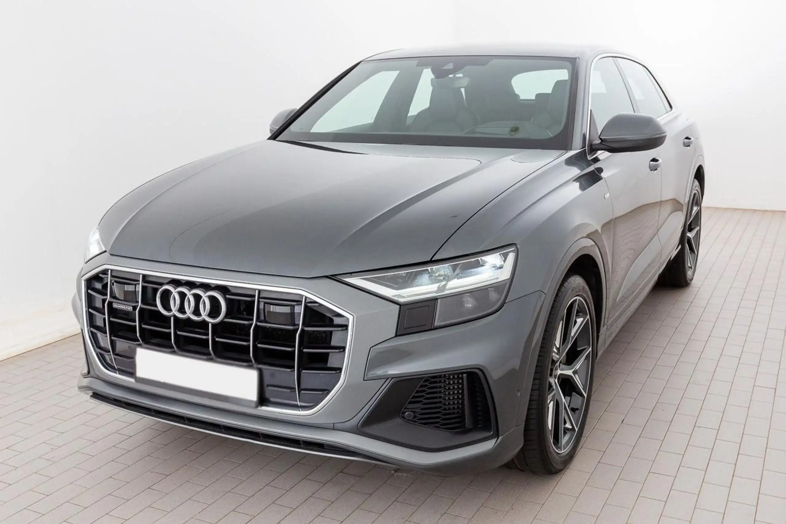 Audi - Q8