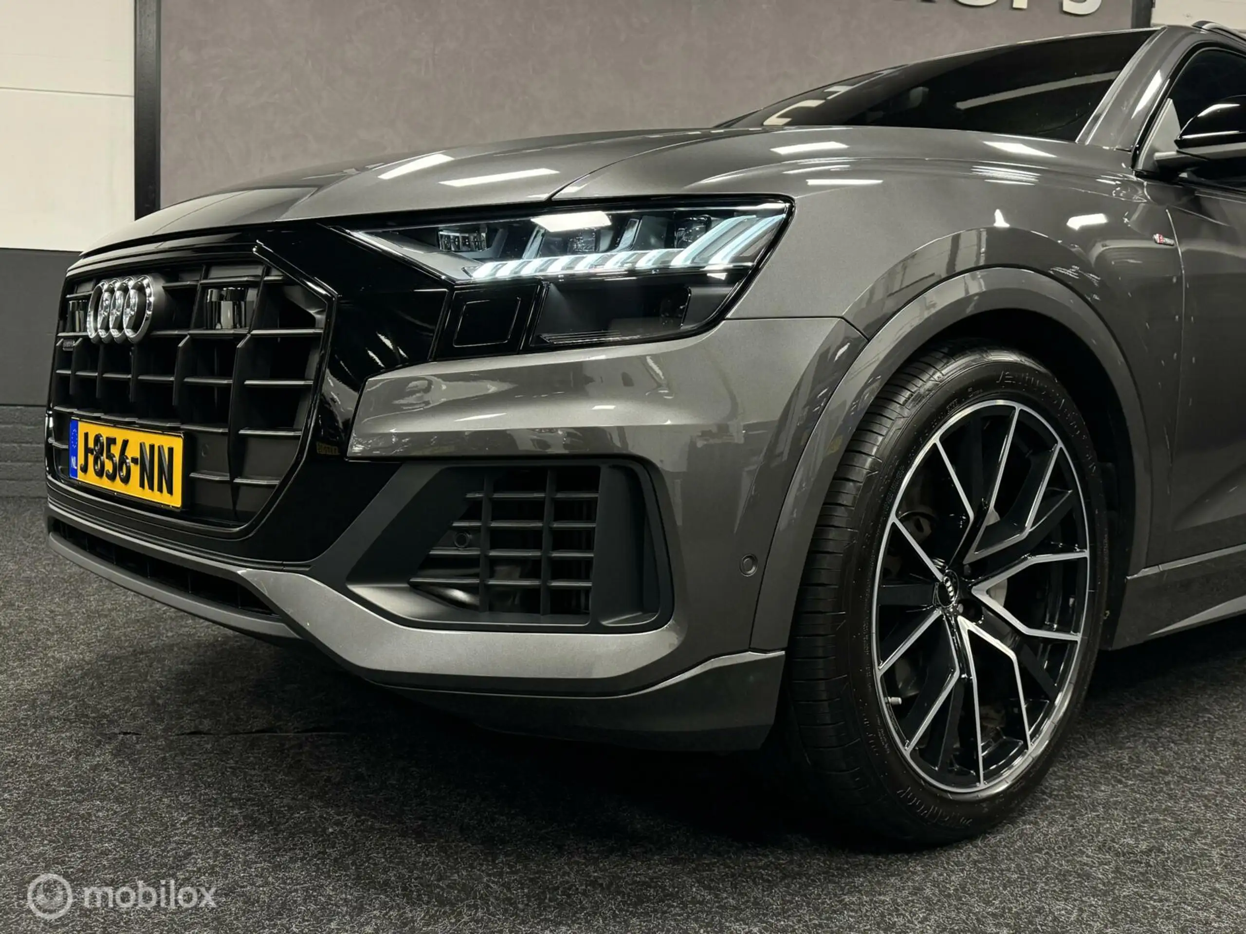 Audi - Q8