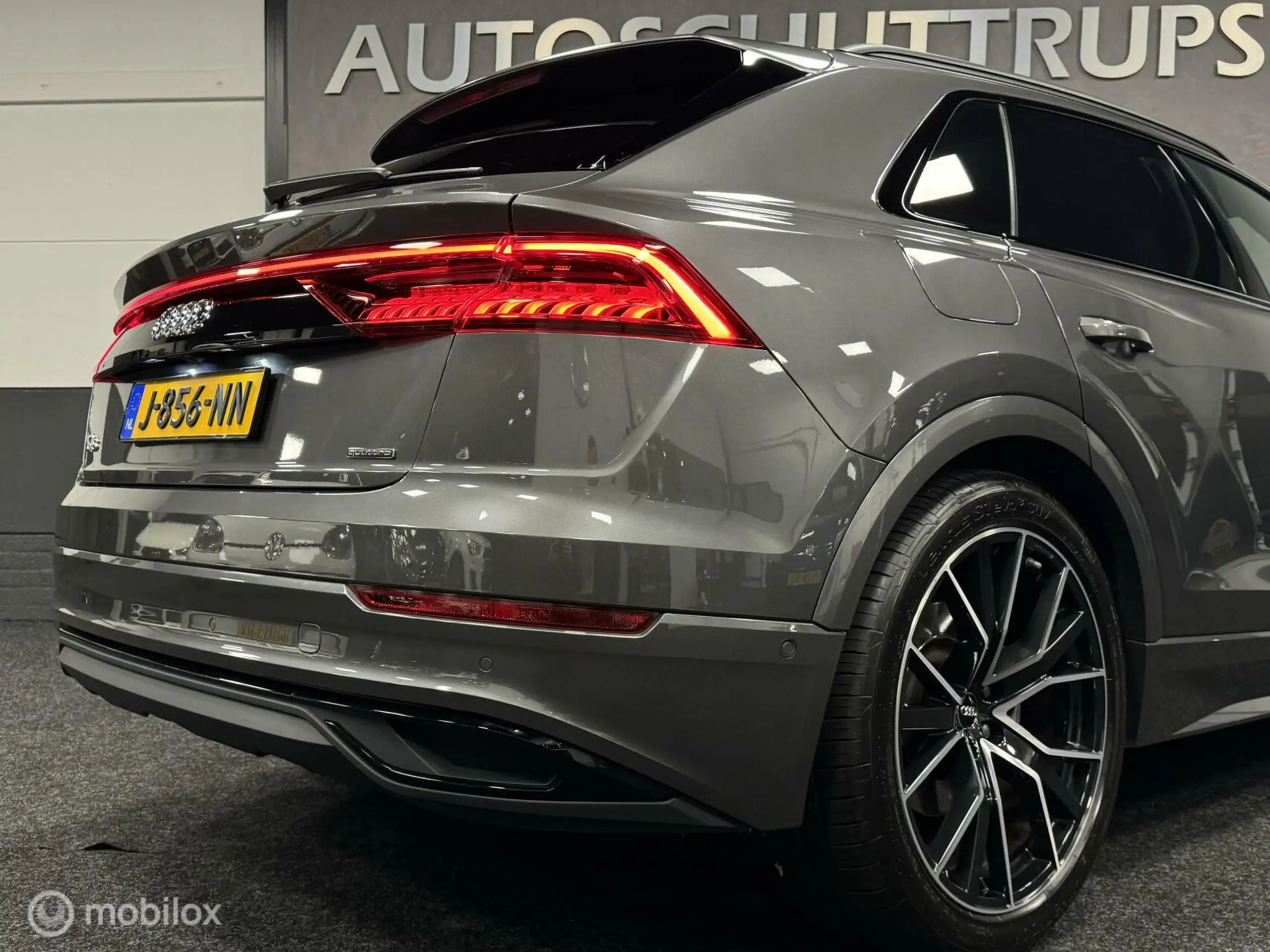 Audi - Q8