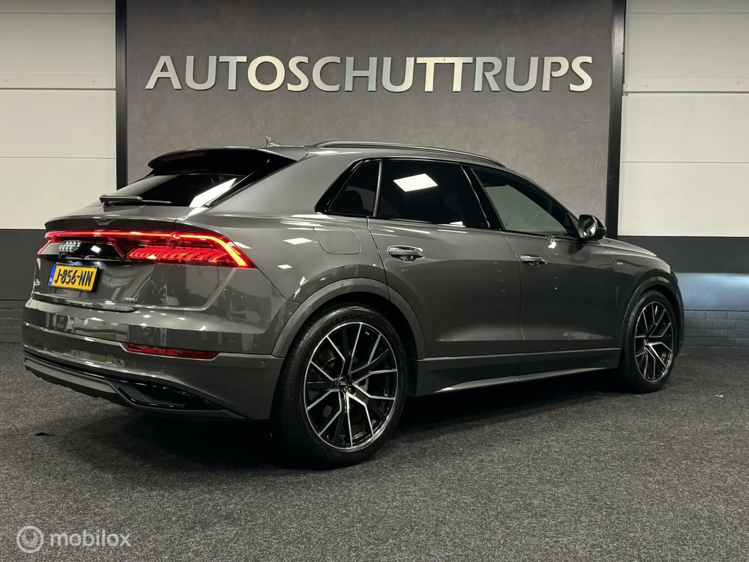 Audi - Q8