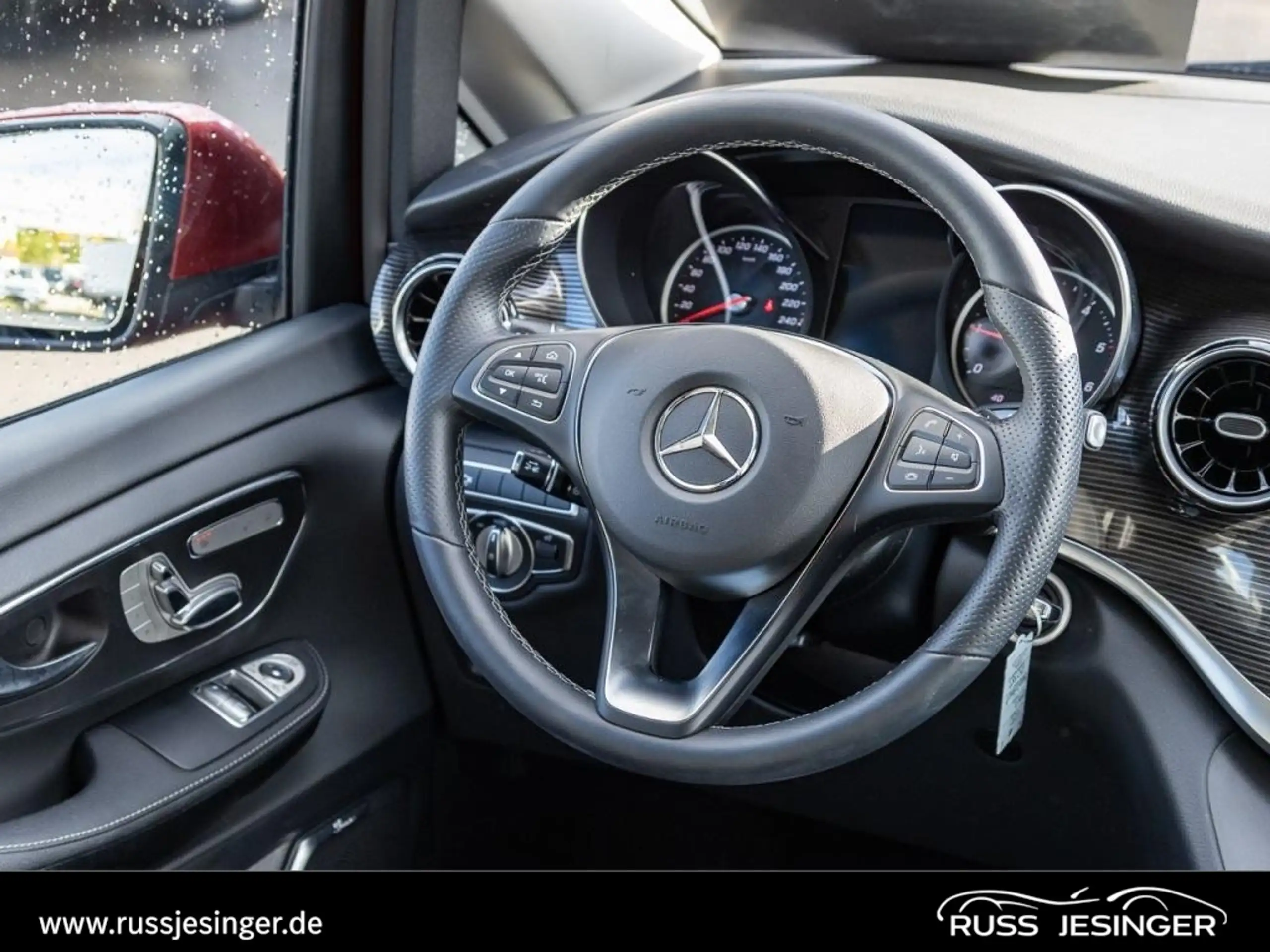 Mercedes-Benz - V 250