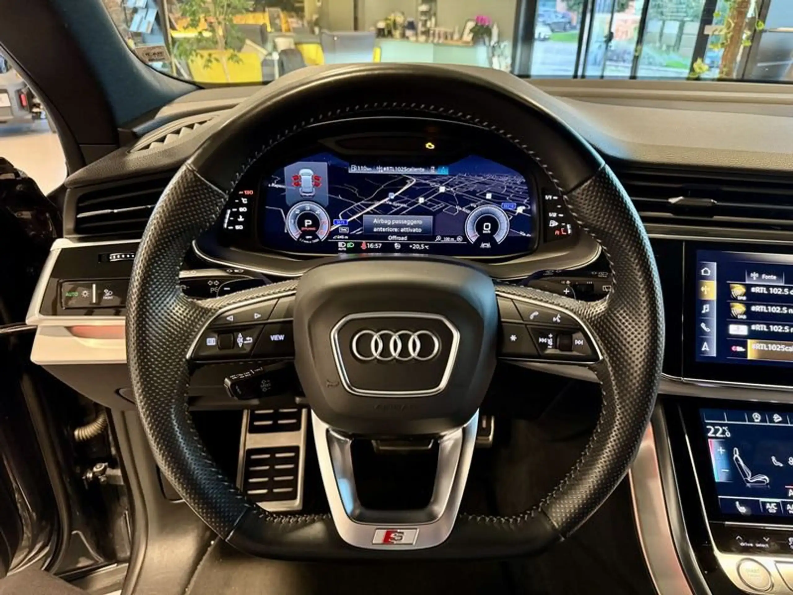 Audi - Q8