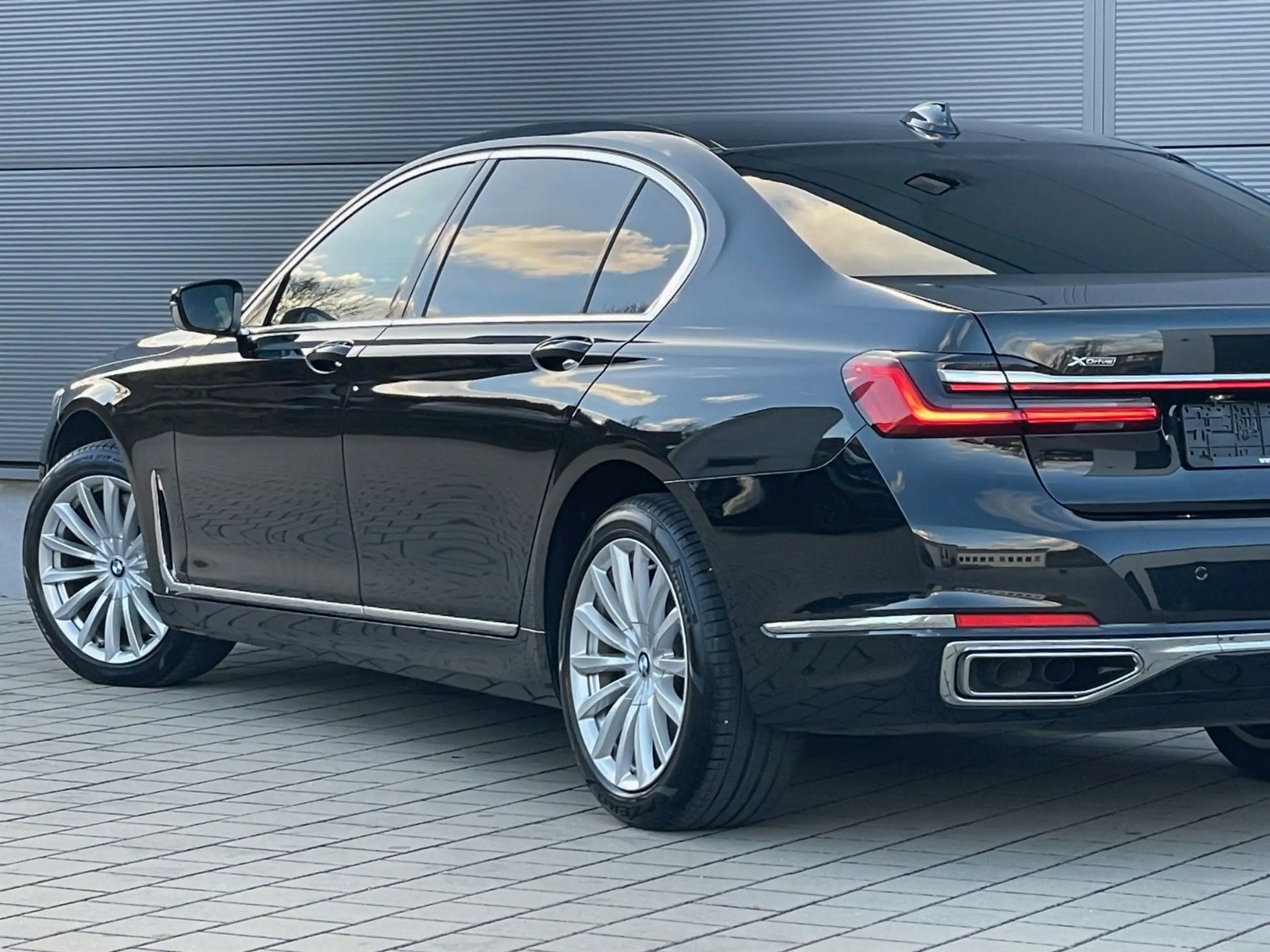 BMW - 750