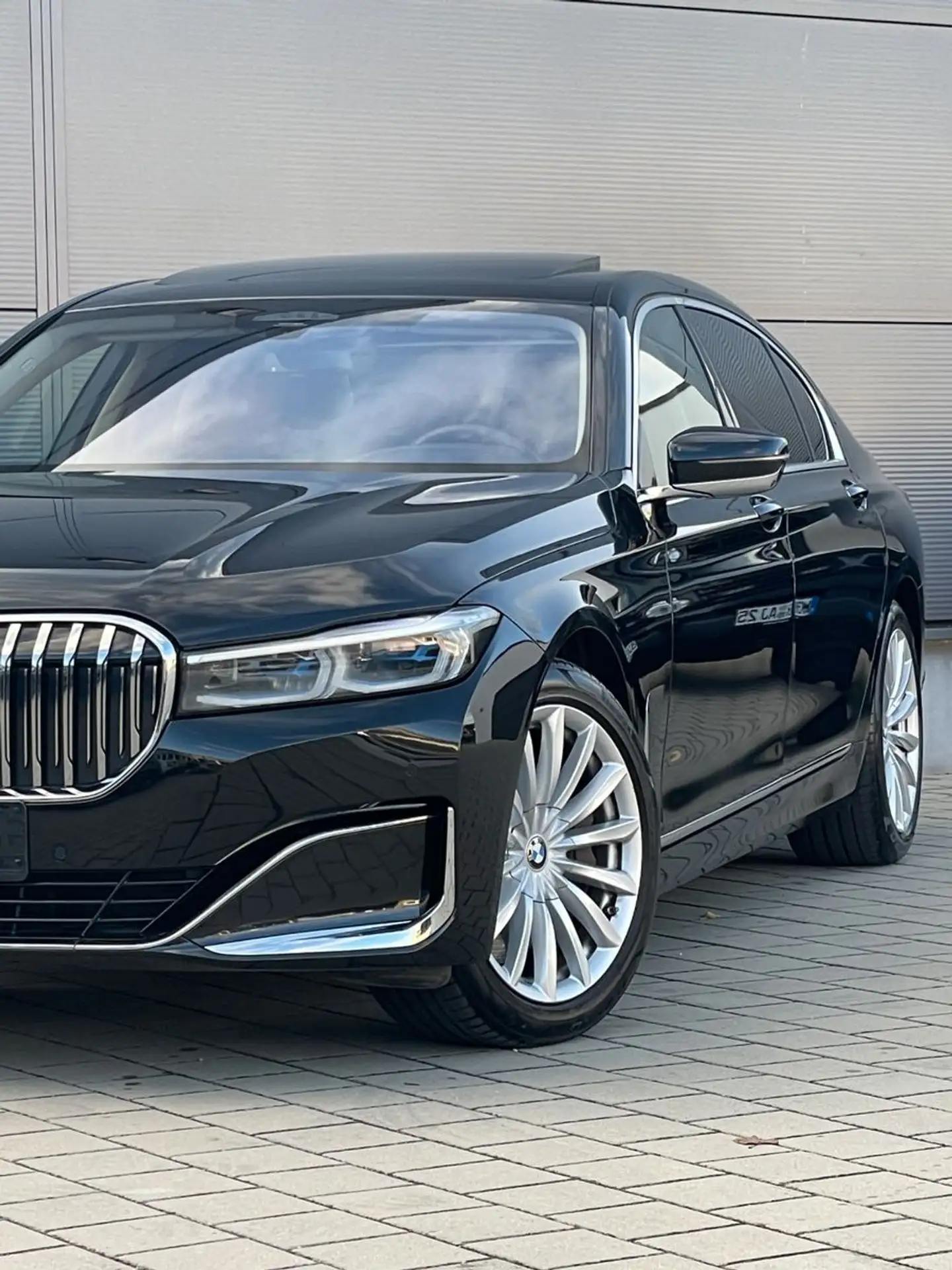 BMW - 750