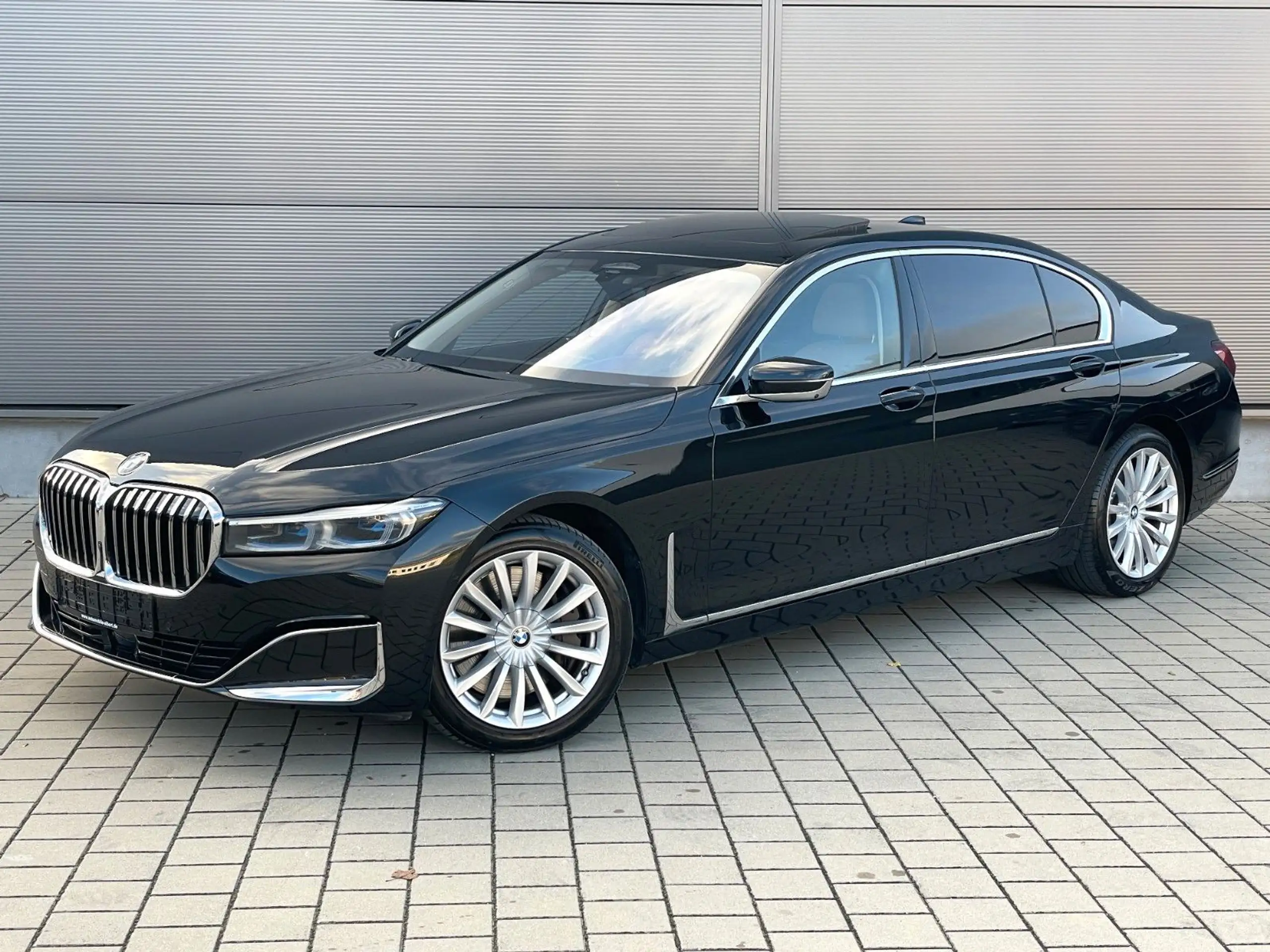 BMW - 750