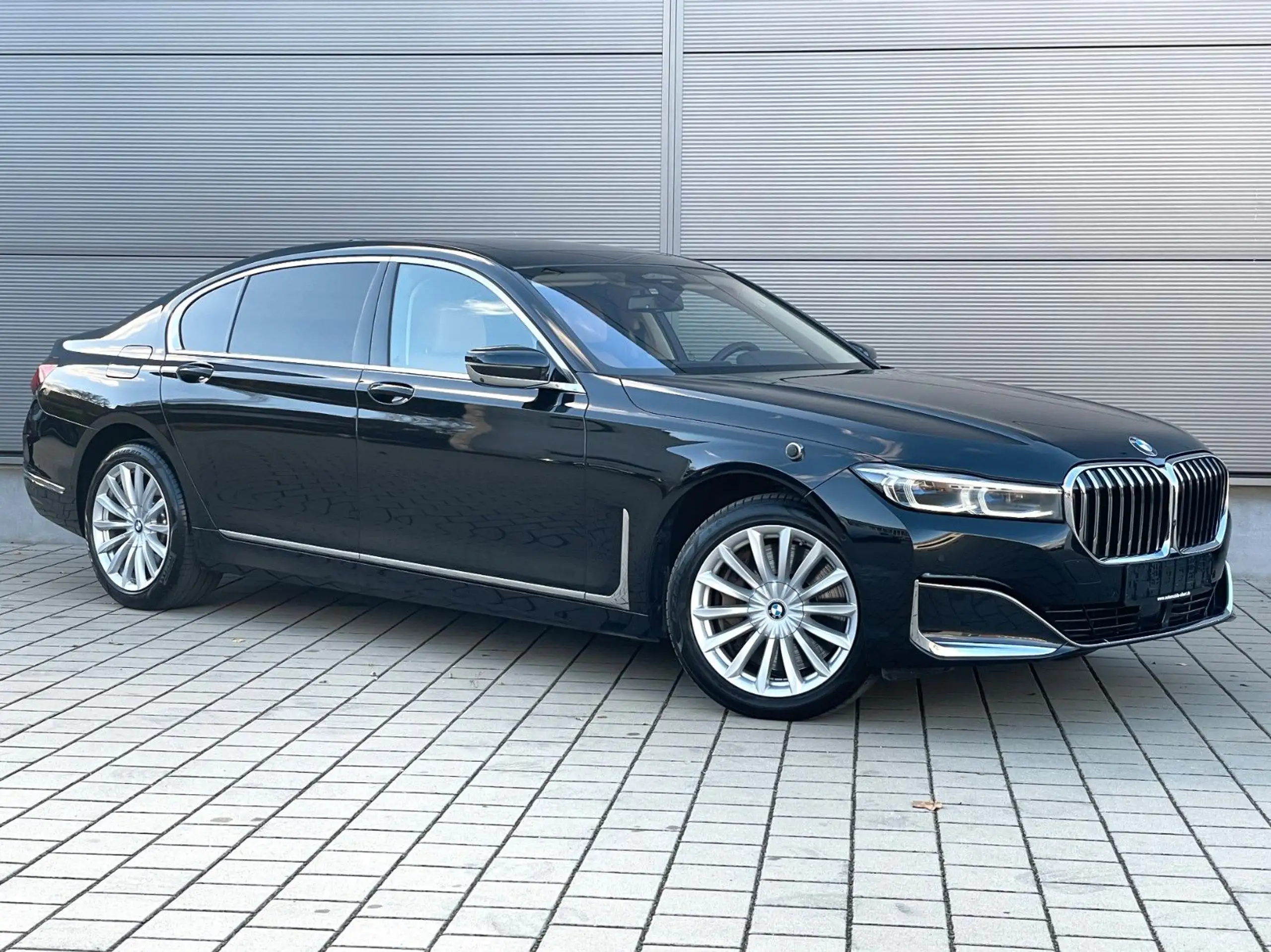 BMW - 750