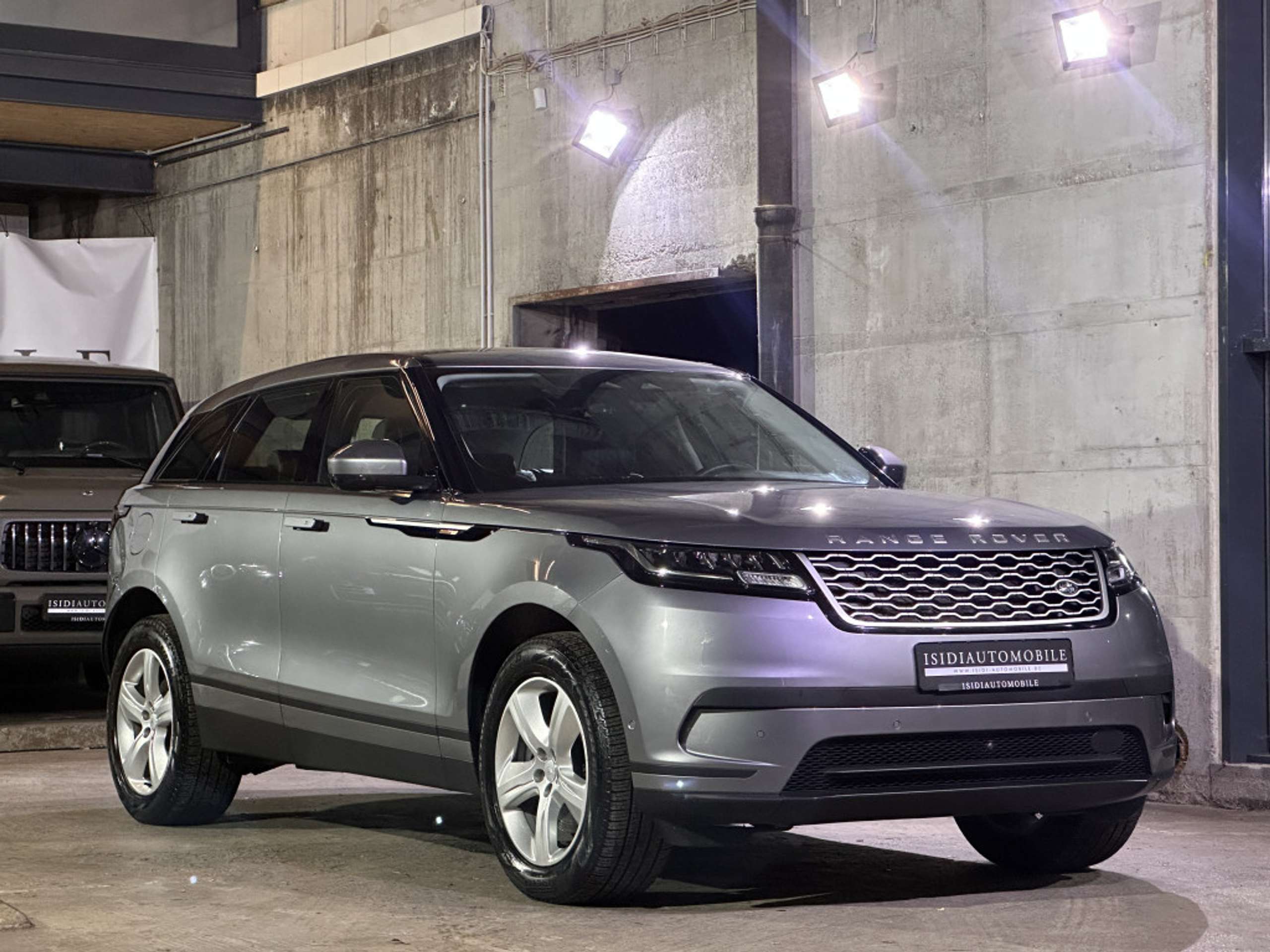 Land Rover - Range Rover Velar