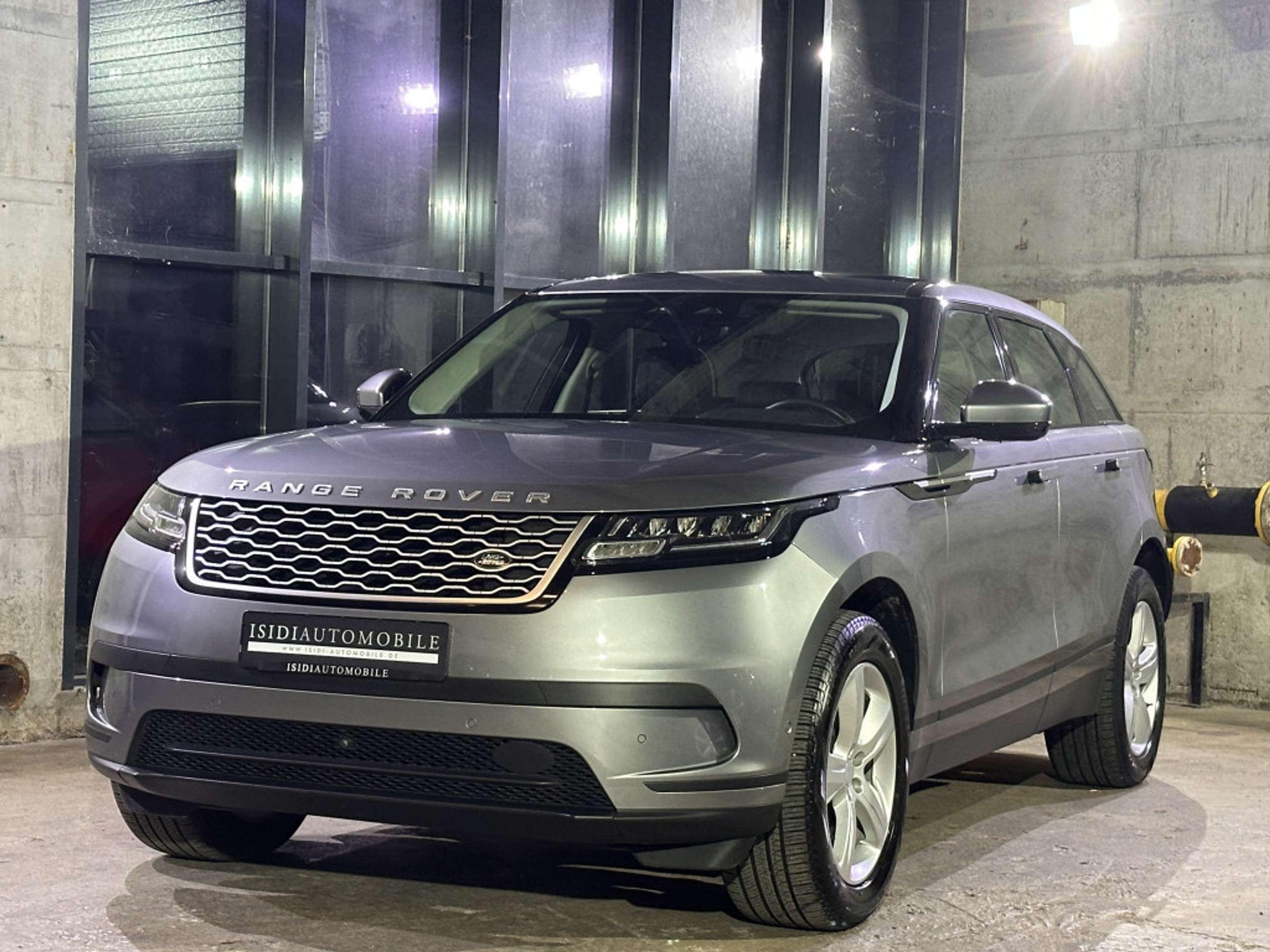 Land Rover - Range Rover Velar